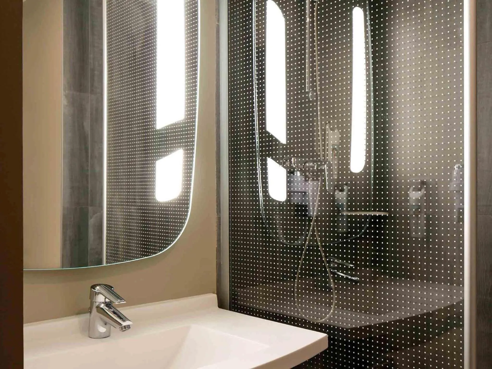 Bedroom in Hotel ibis Porto Gaia