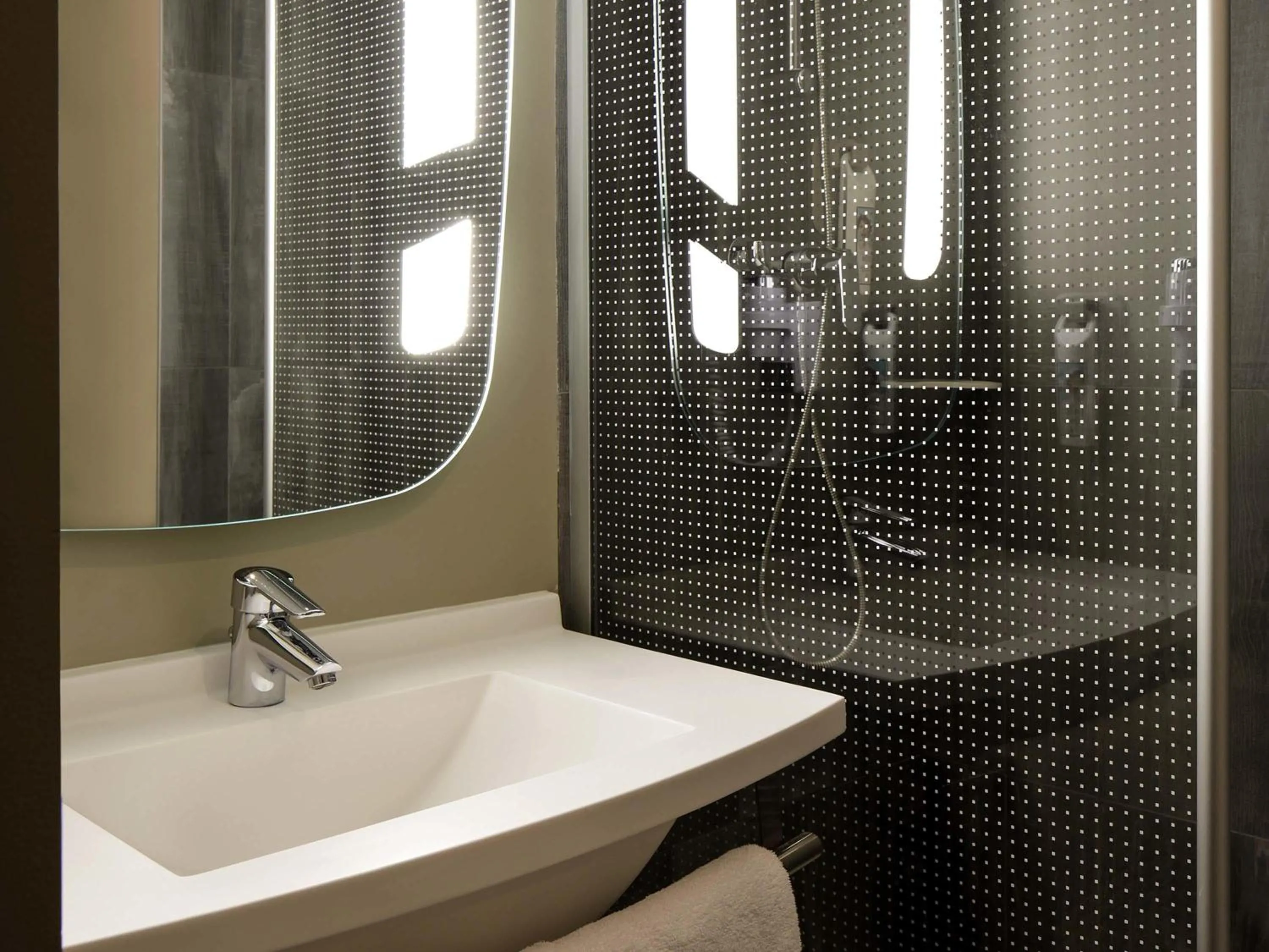 Bedroom in Hotel ibis Porto Gaia