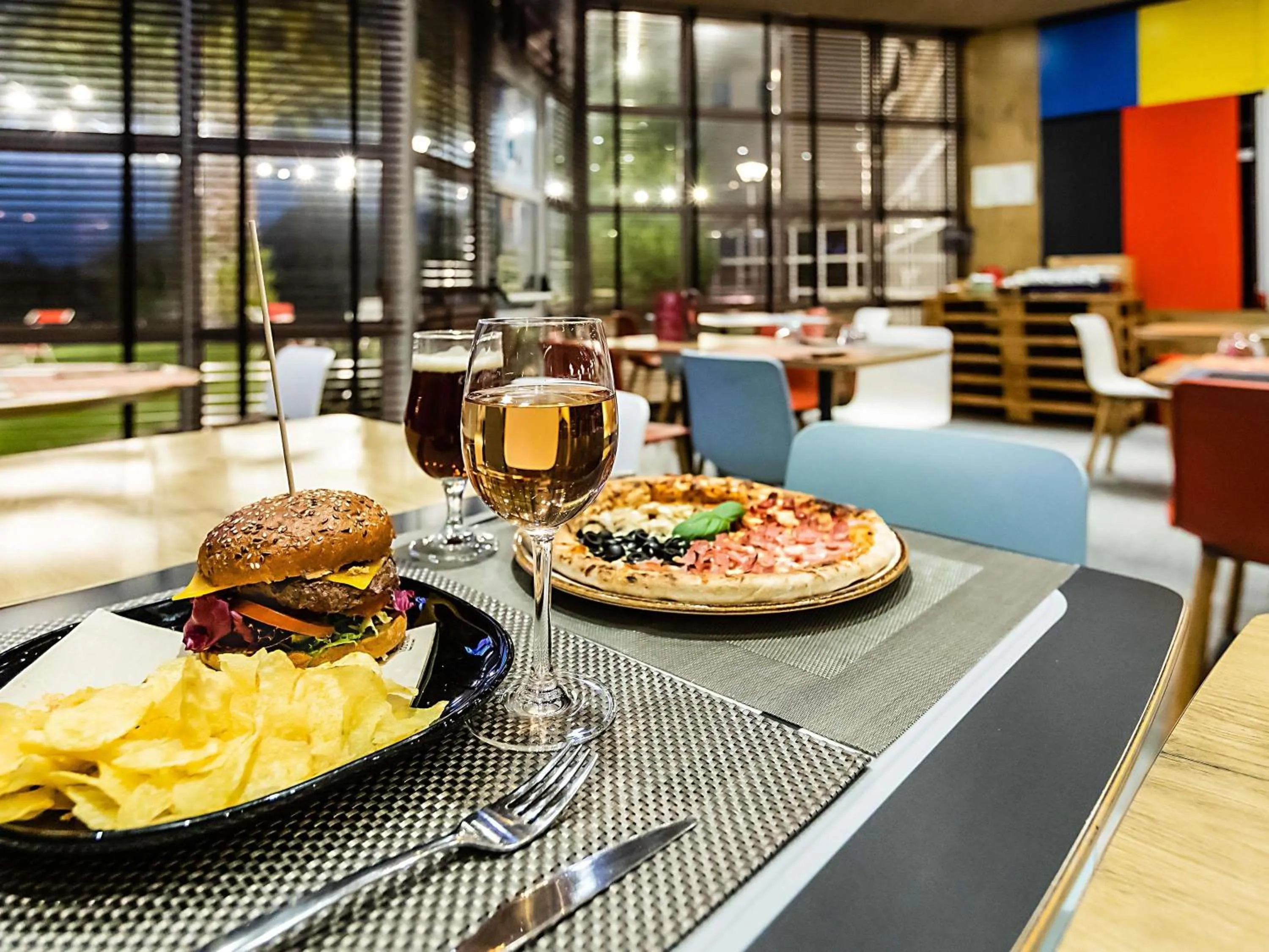 Restaurant/places to eat in Hotel ibis Porto Gaia