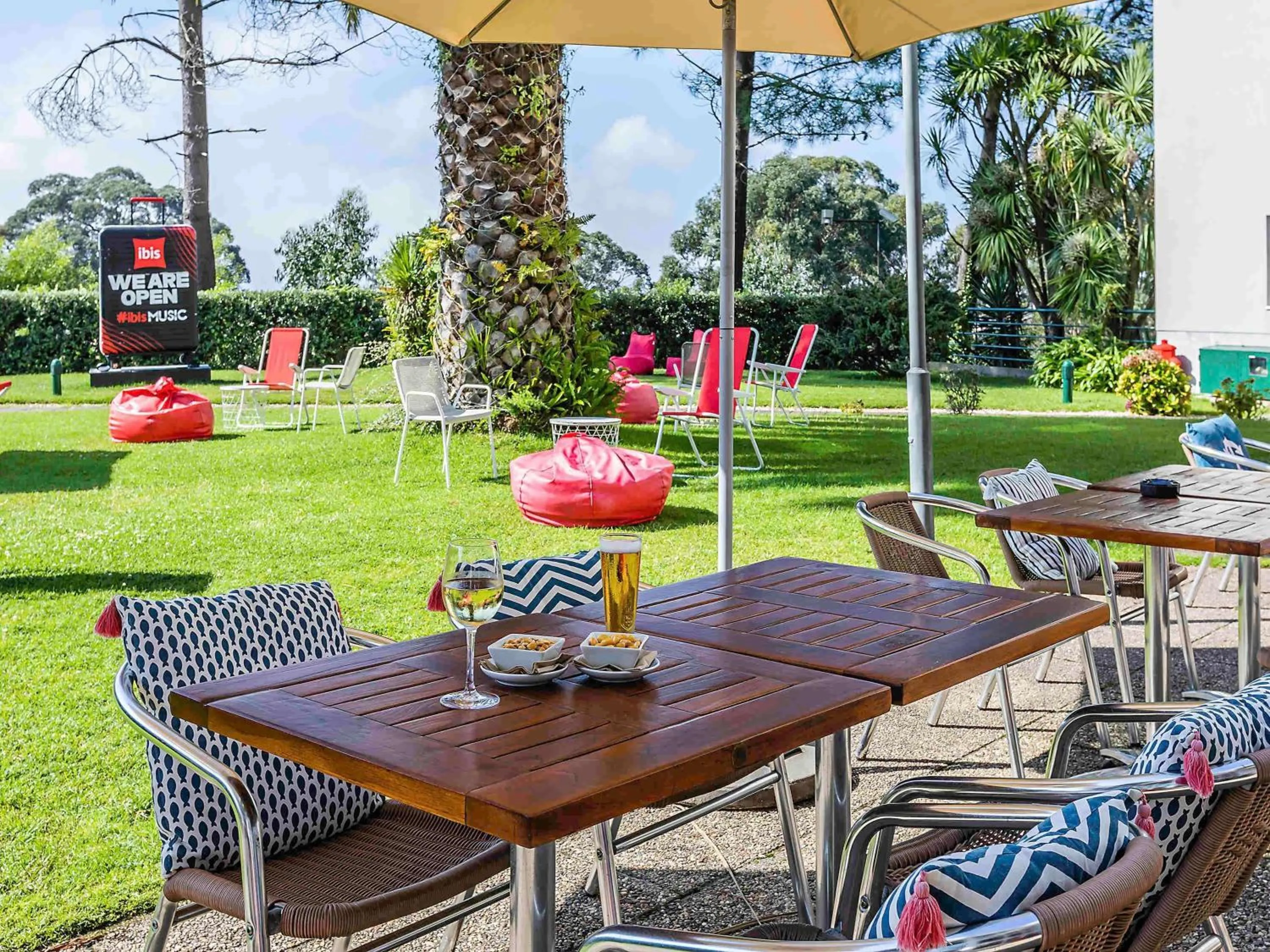 Lounge or bar in Hotel ibis Porto Gaia