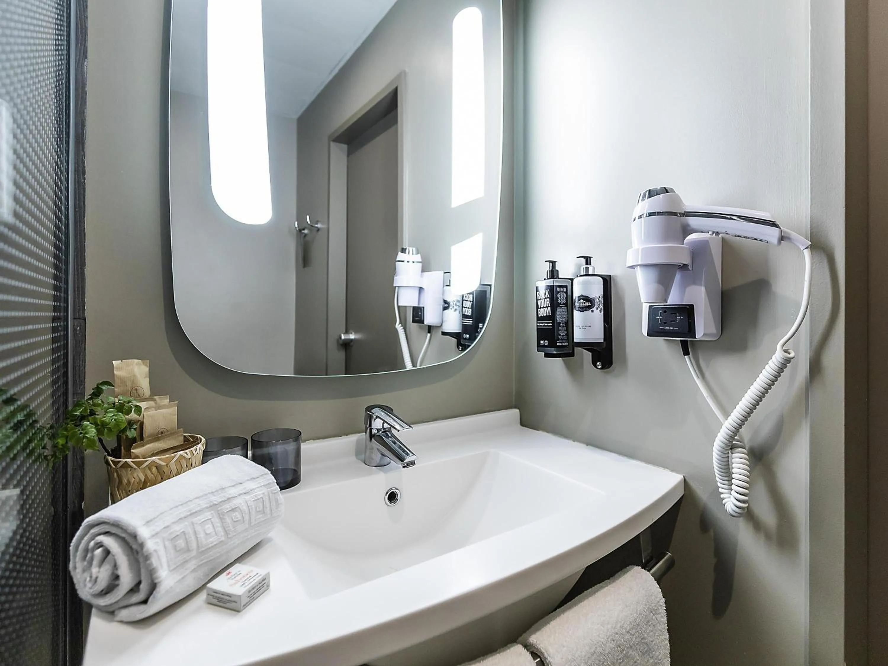 Bedroom in Hotel ibis Porto Gaia