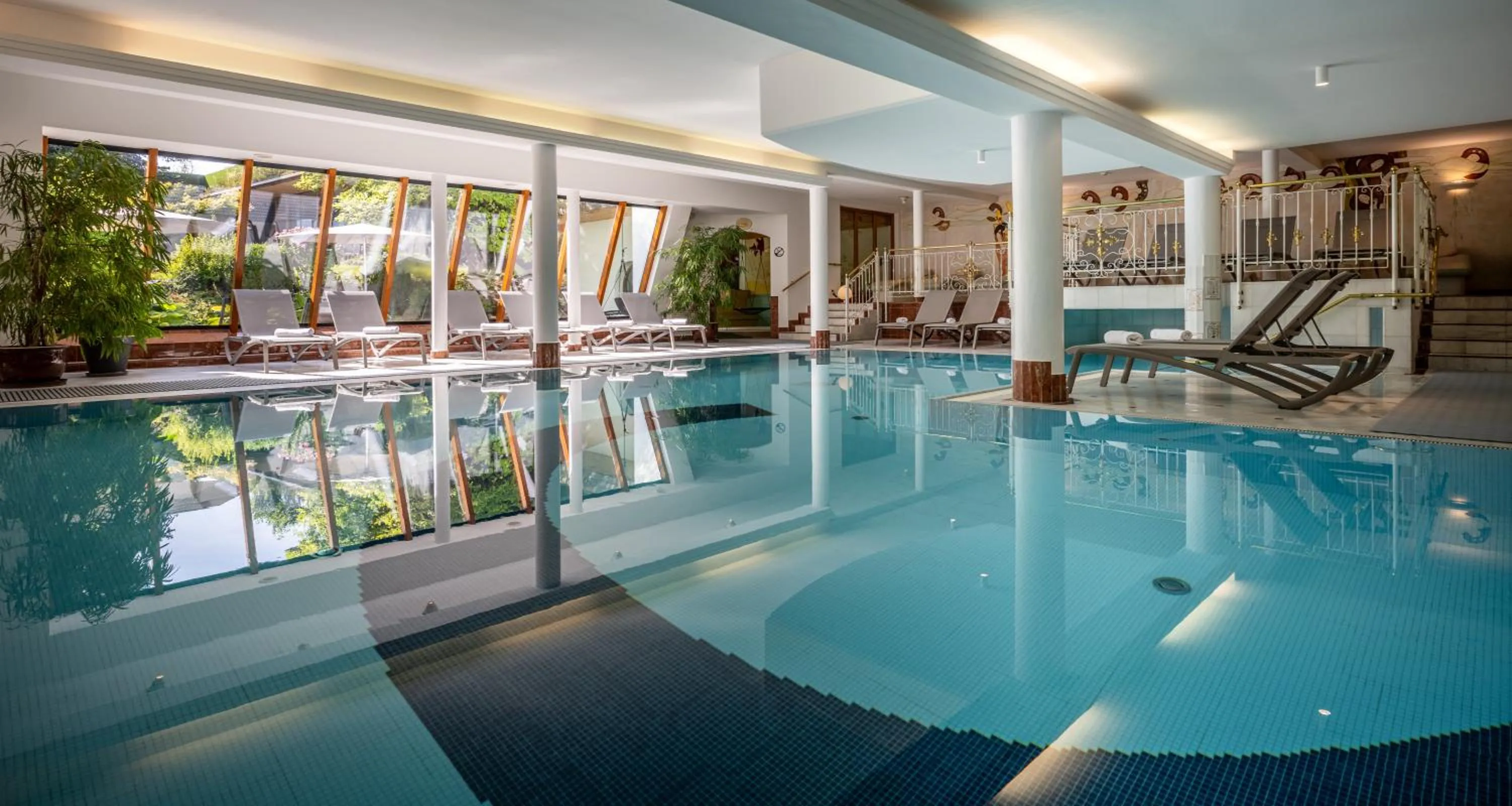 Swimming pool in Gartenhotel Crystal - 4 Sterne Superior