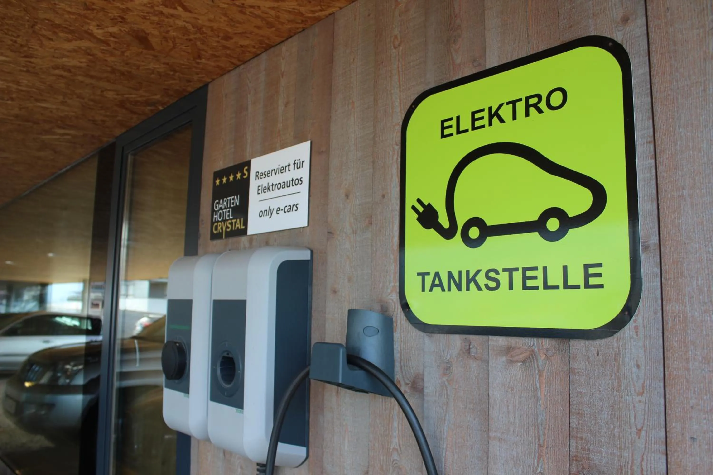 Parking in Gartenhotel Crystal - 4 Sterne Superior