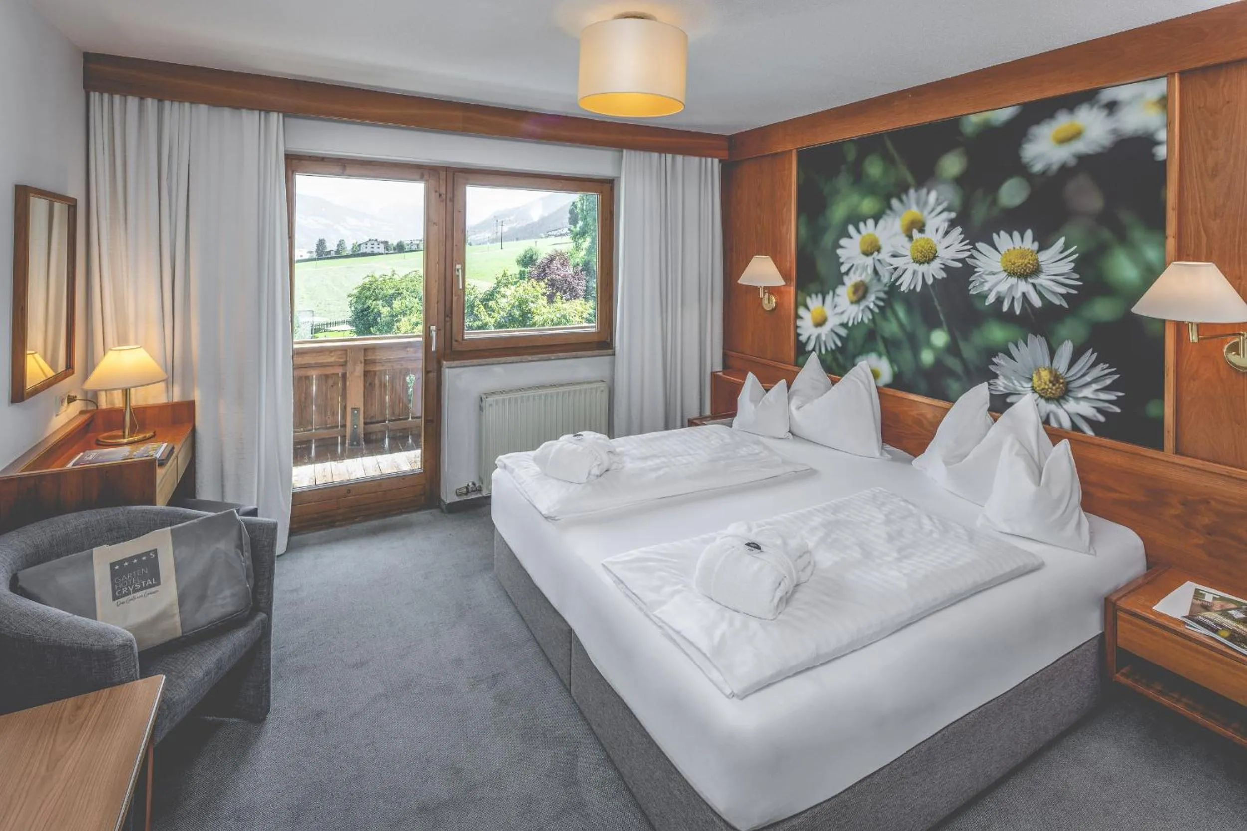 Photo of the whole room, Bed in Gartenhotel Crystal - 4 Sterne Superior