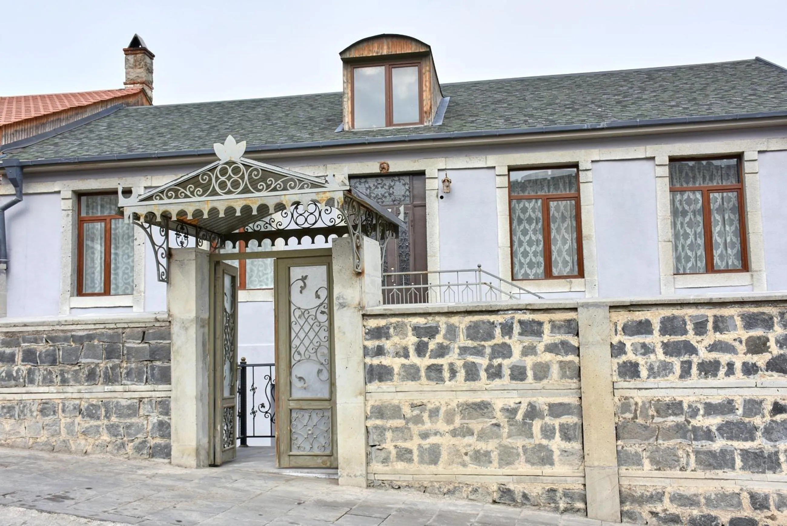 Triple Room with Bathroom in Light House Old City