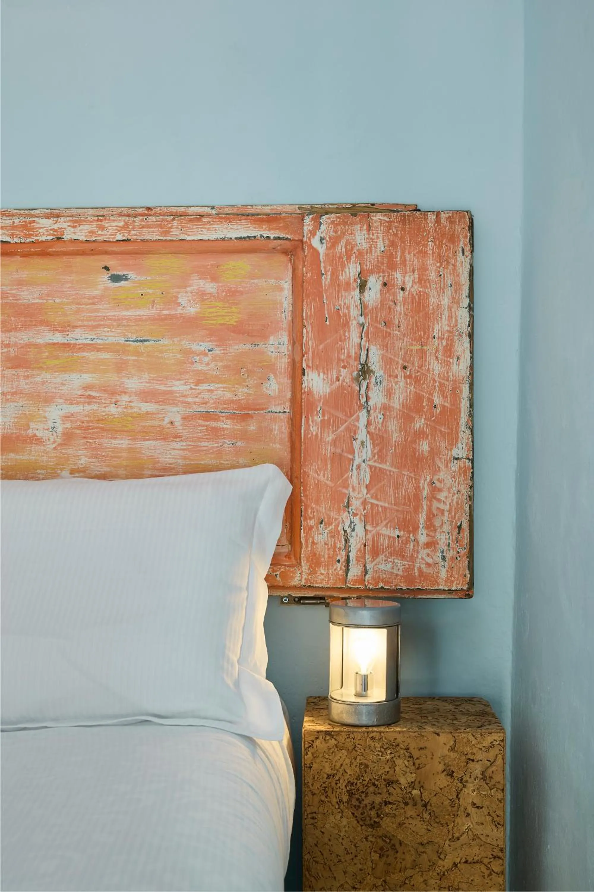 Decorative detail, Bed in B&B Lorenzo&Lorenzo Vol.2