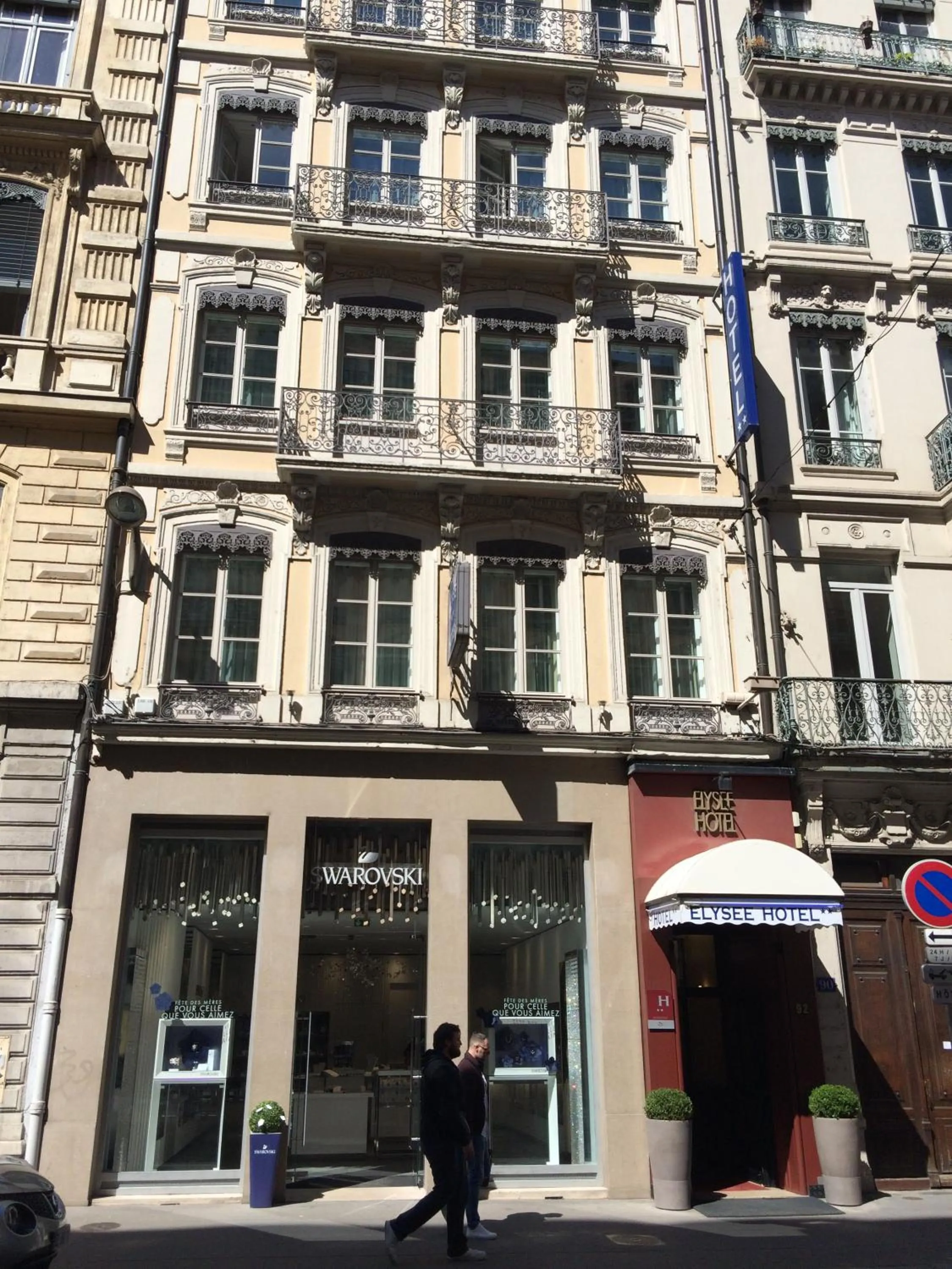 Property building in Hotel Elysée