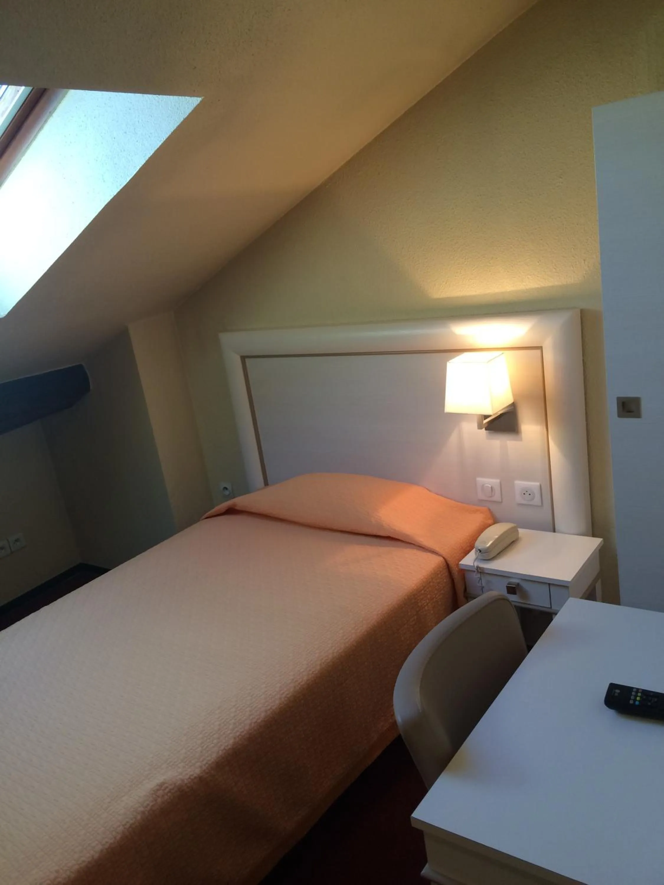 Photo of the whole room, Bed in Hotel Elysée