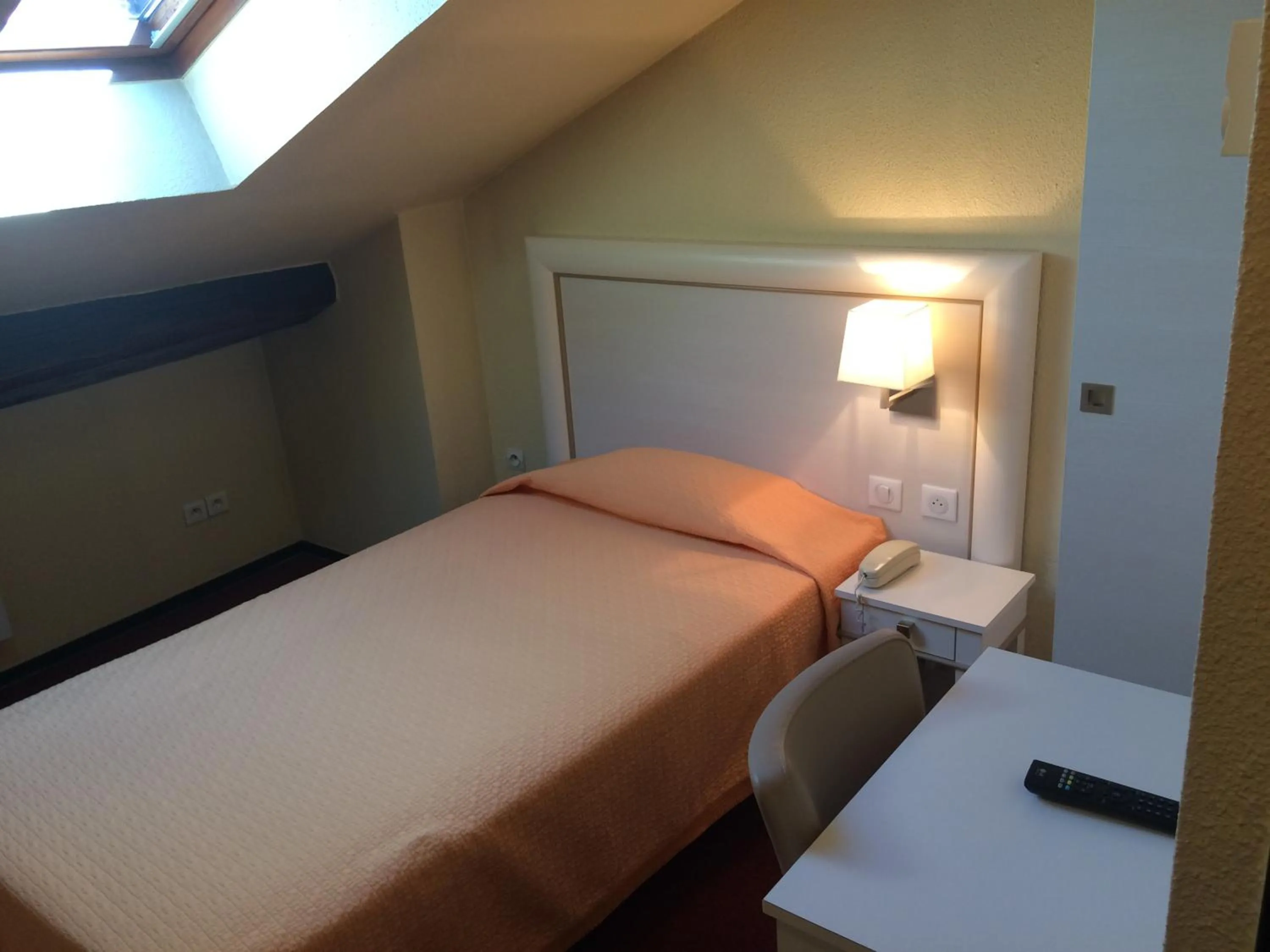 Photo of the whole room, Bed in Hotel Elysée