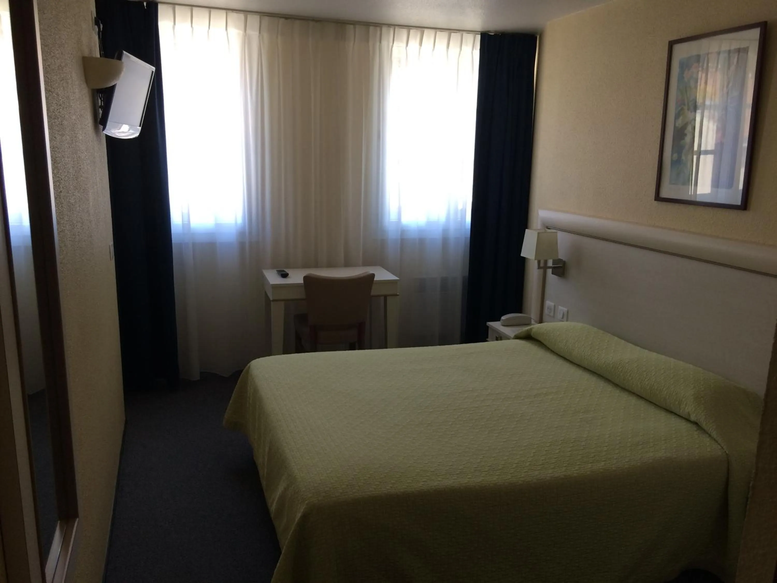 Bedroom, Bed in Hotel Elysée