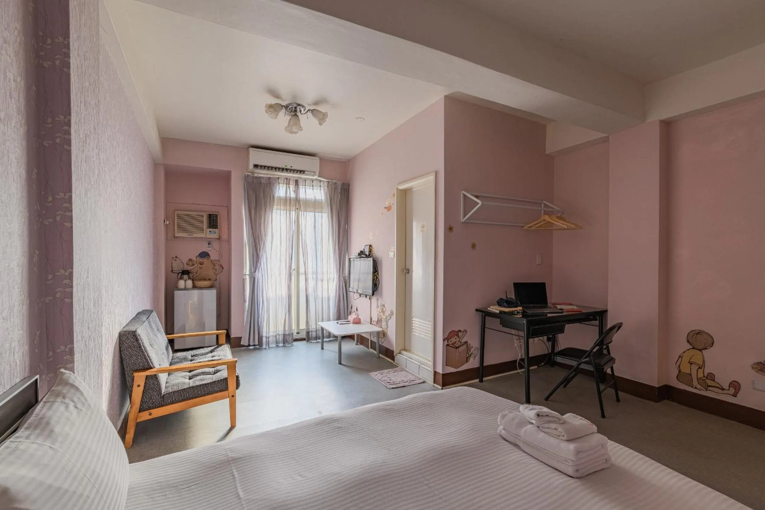 People, Bed in Fengjia Love I Hostel