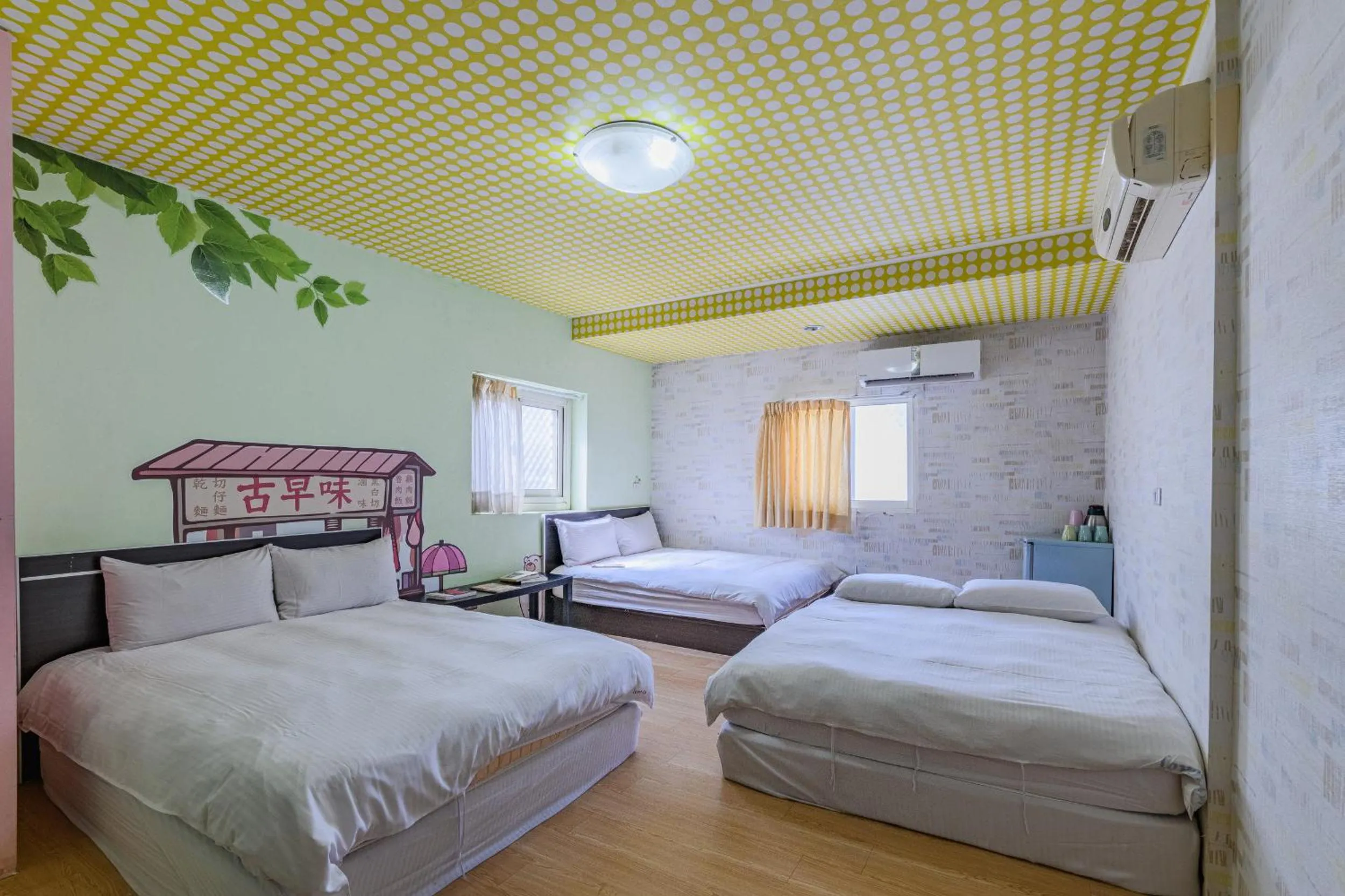 People, Bed in Fengjia Love I Hostel