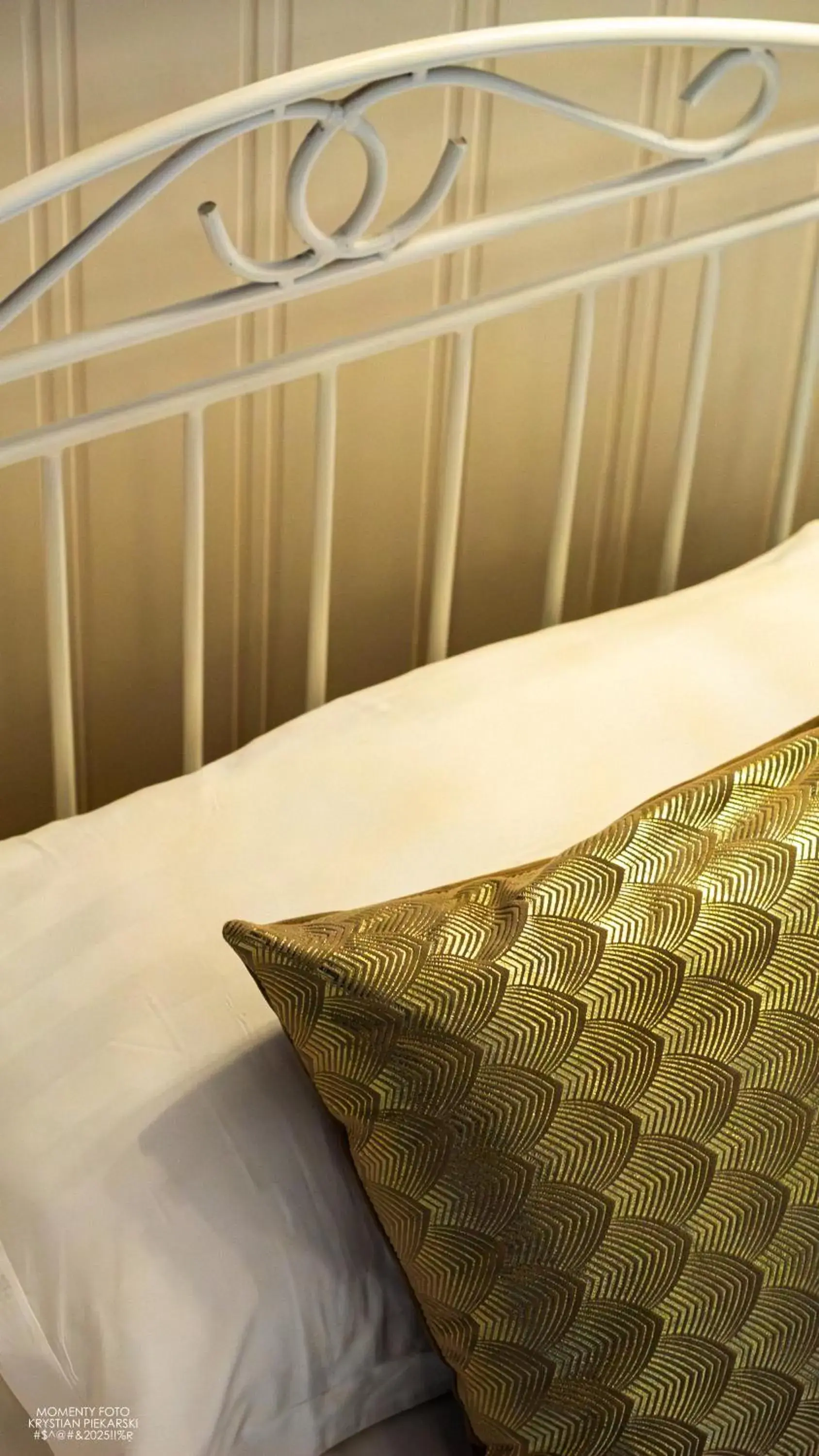 Twin Room with Private Bathroom in Hostel Lybeer Private Rooms just for two! Twin Room with Private Bathroom in Hostel Lybeer Private Rooms just for two!