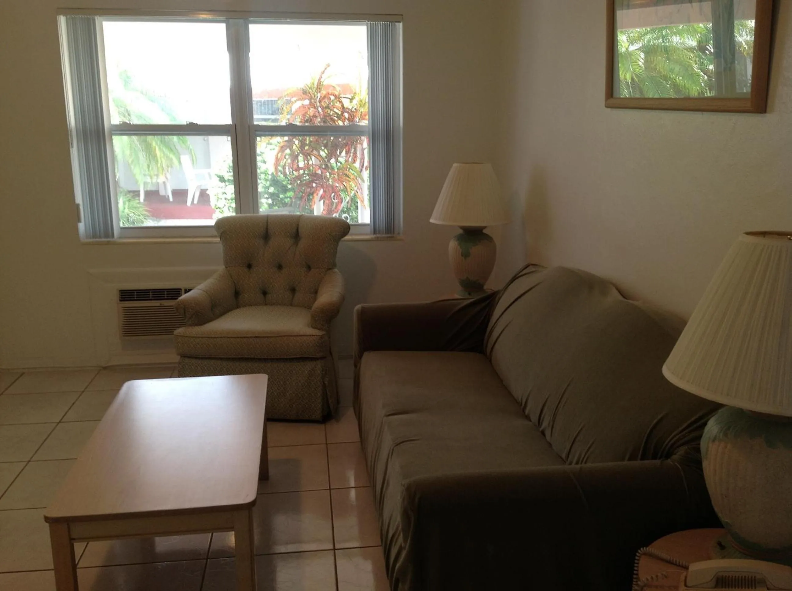 Living room in Birch Patio Motel