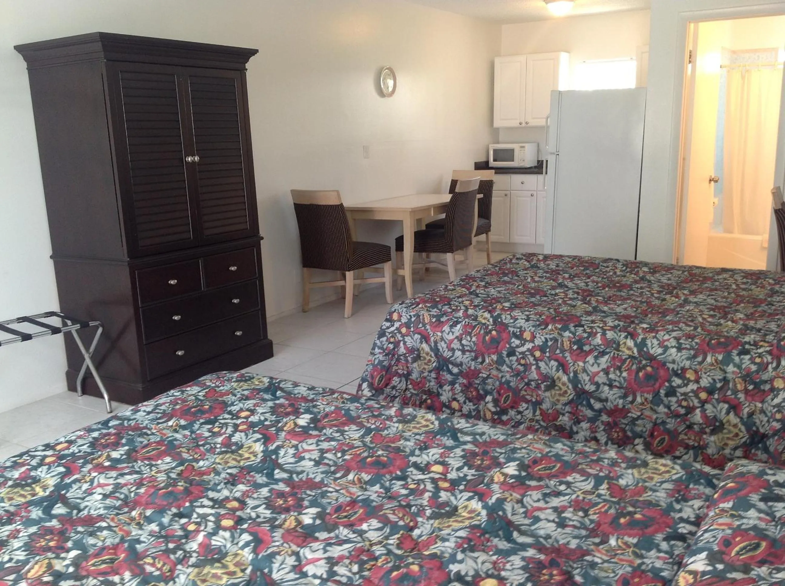 Photo of the whole room, Bed in Birch Patio Motel