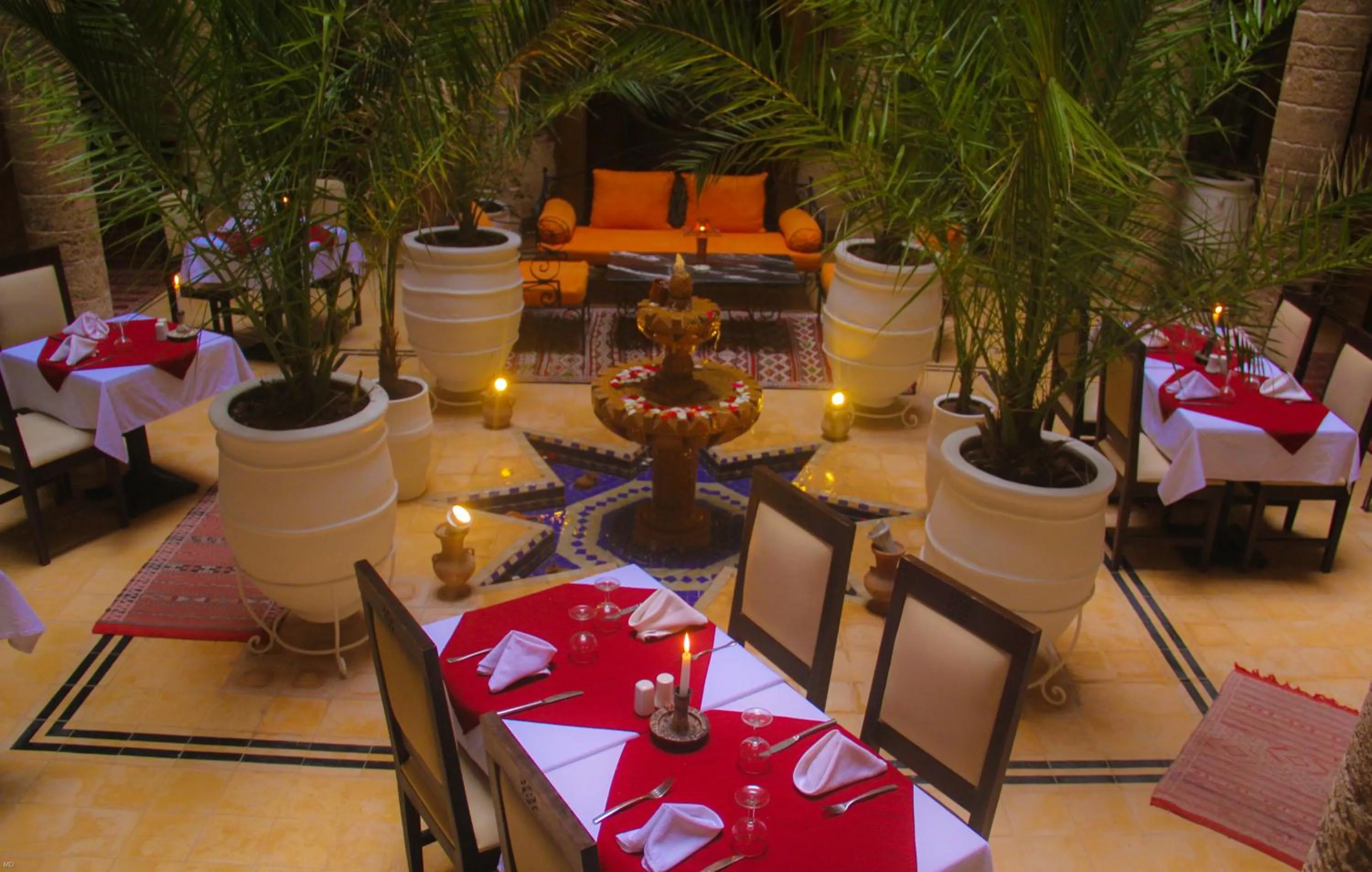 Restaurant/places to eat in Palais Des Remparts