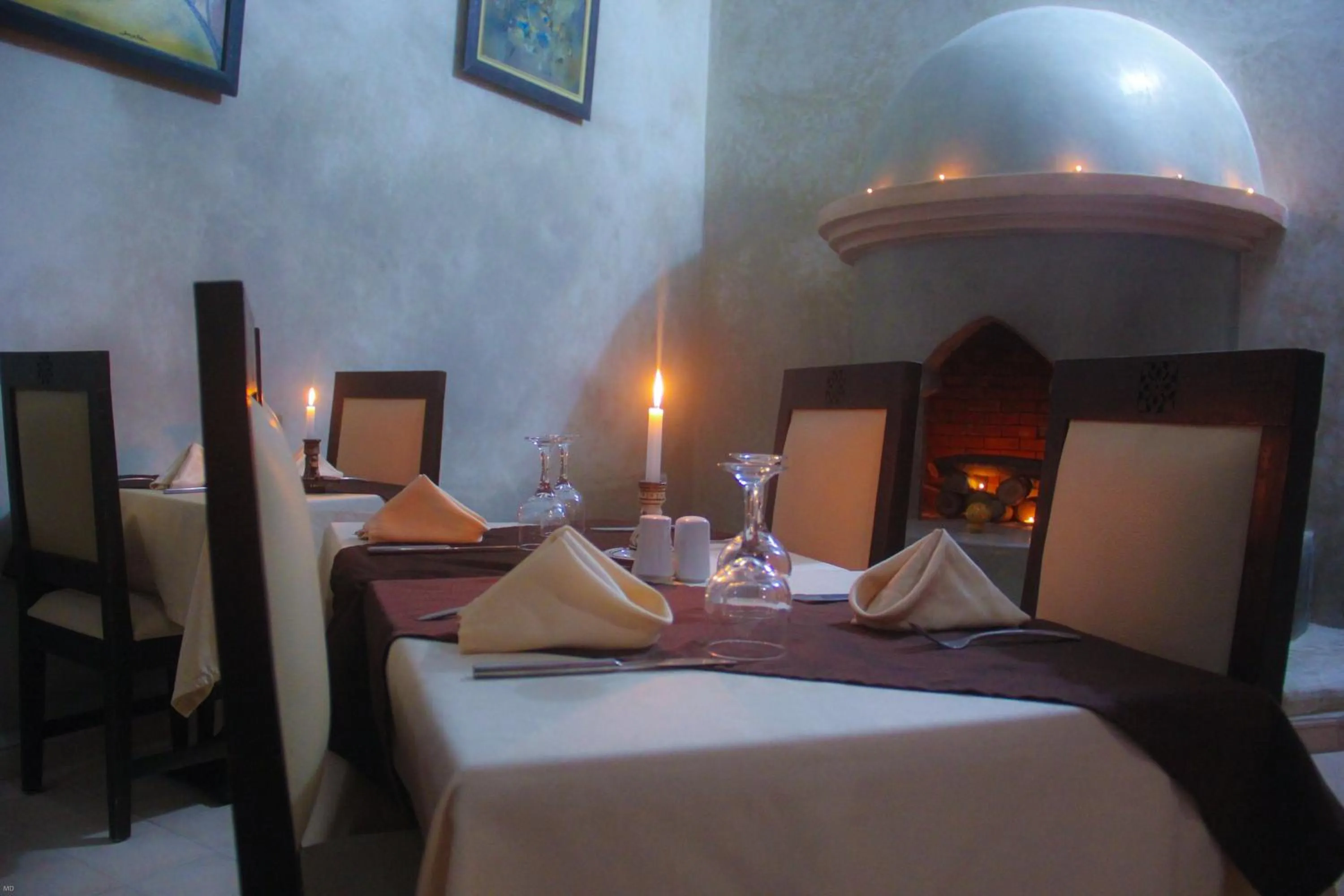 Restaurant/places to eat, Bed in Palais Des Remparts