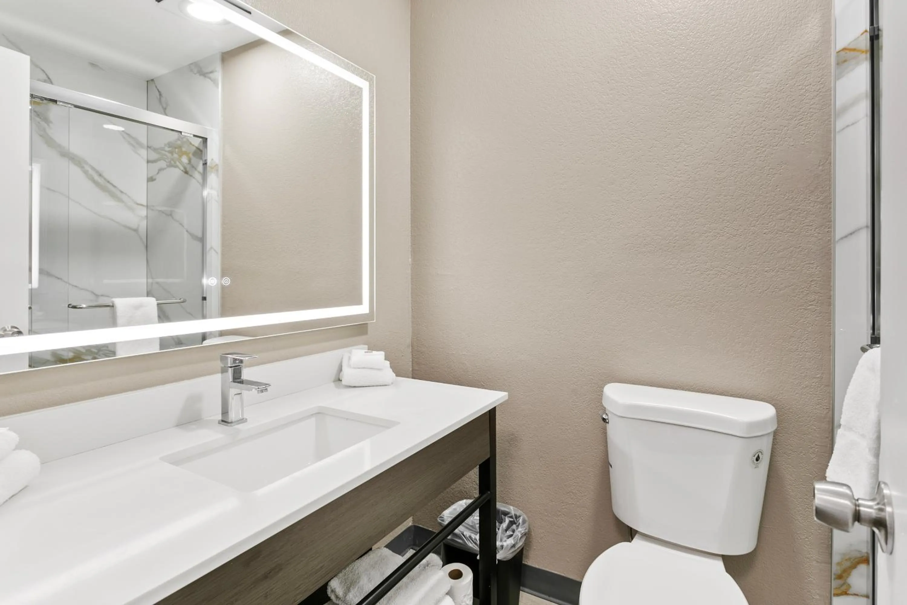 Bathroom in Studio 6 Tempe, AZ Elliot Road