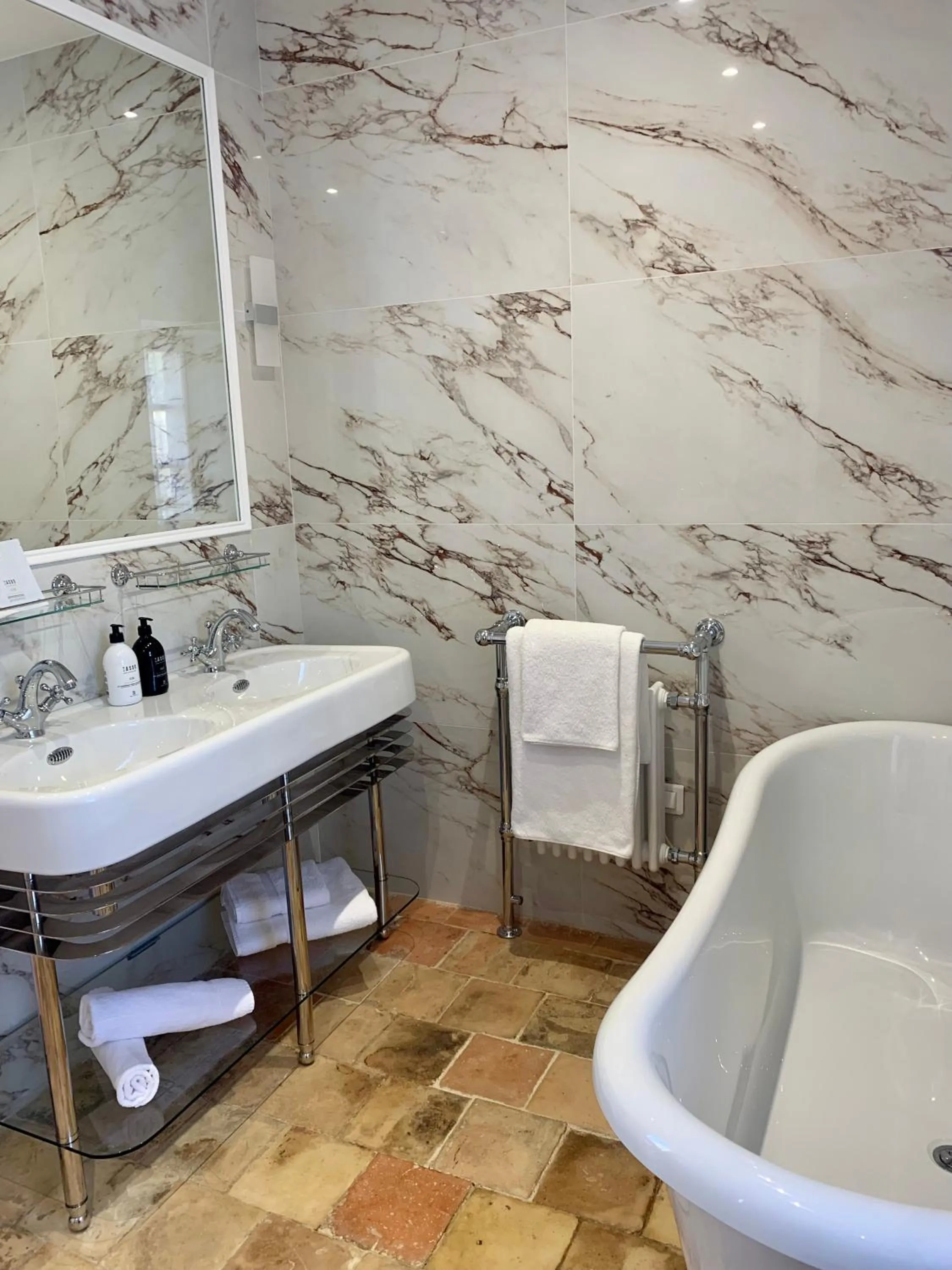 Bathroom in Hôtel du Domaine de La Groirie - Le Mans