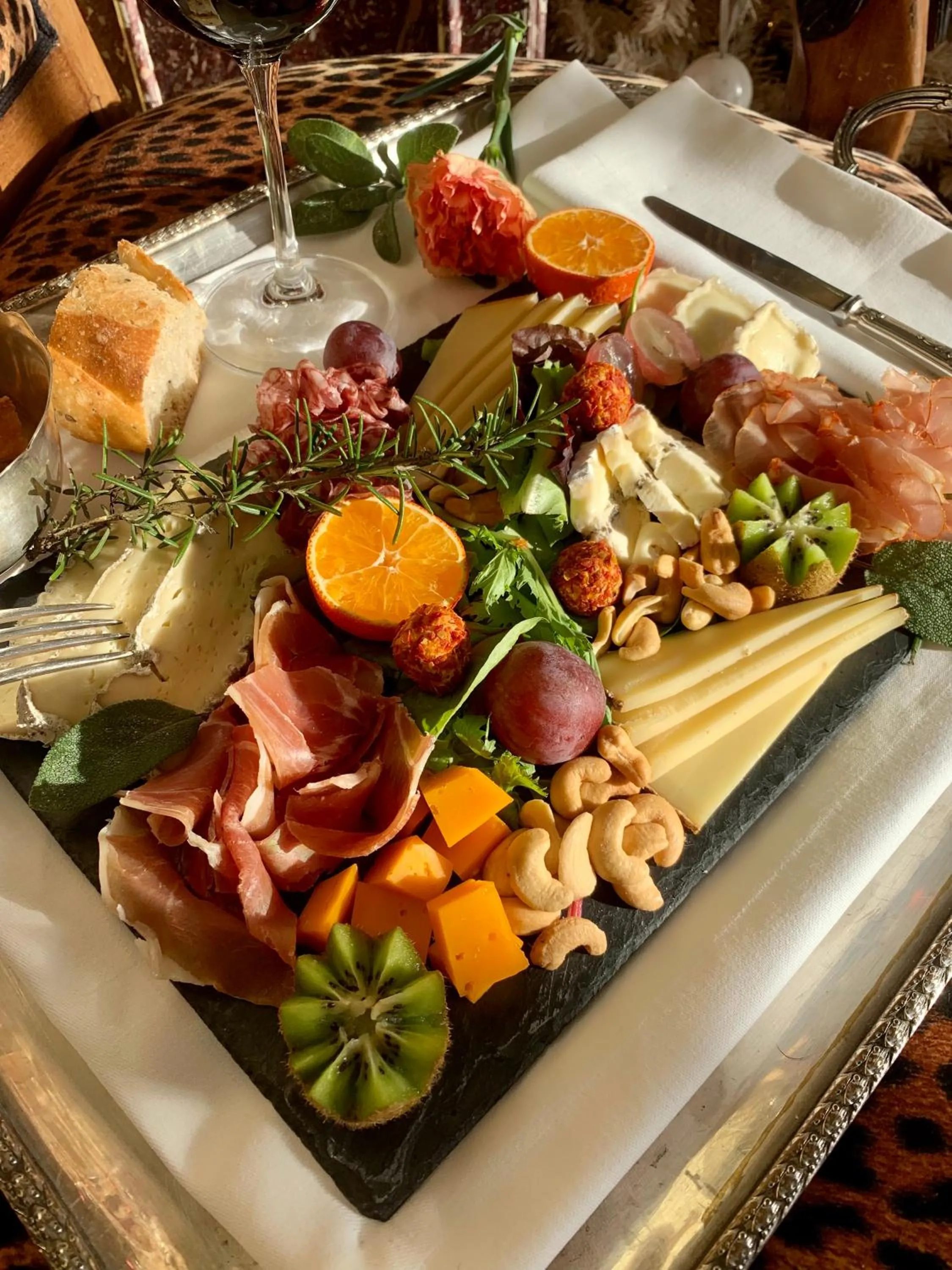 Food and drinks in Hôtel du Domaine de La Groirie - Le Mans