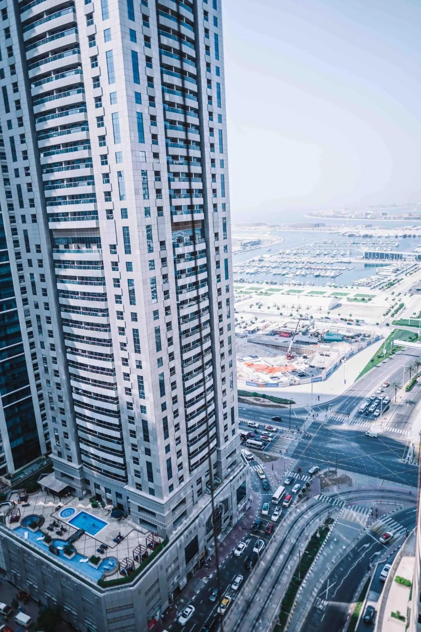 Gorgeous City And Sea Views From A High-rise Suite