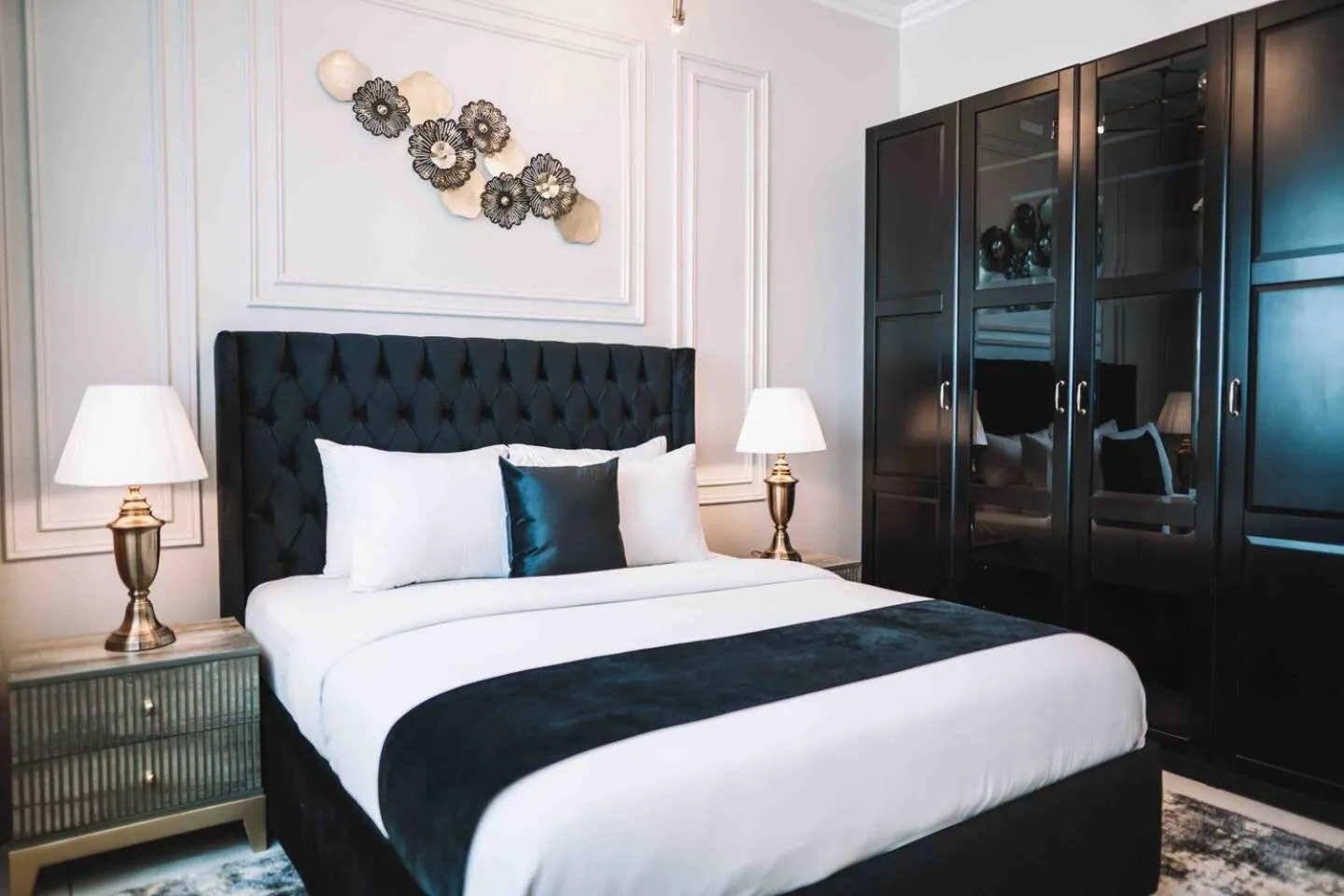 Gorgeous City And Sea Views From A High-rise Suite