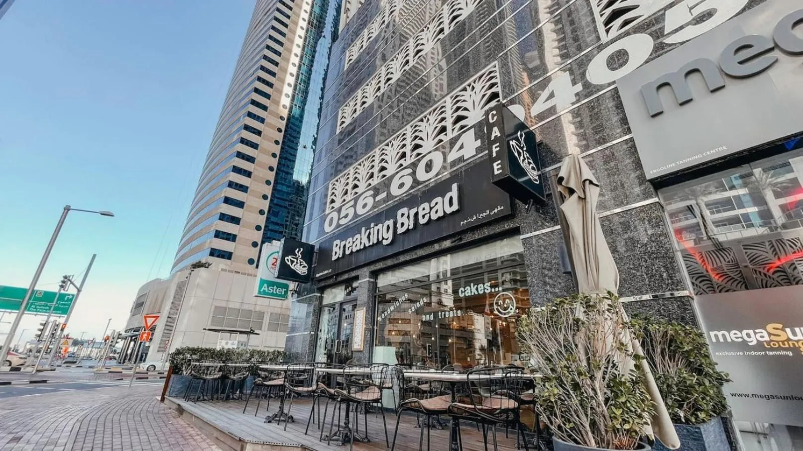 Gorgeous City And Sea Views From A High-rise Suite