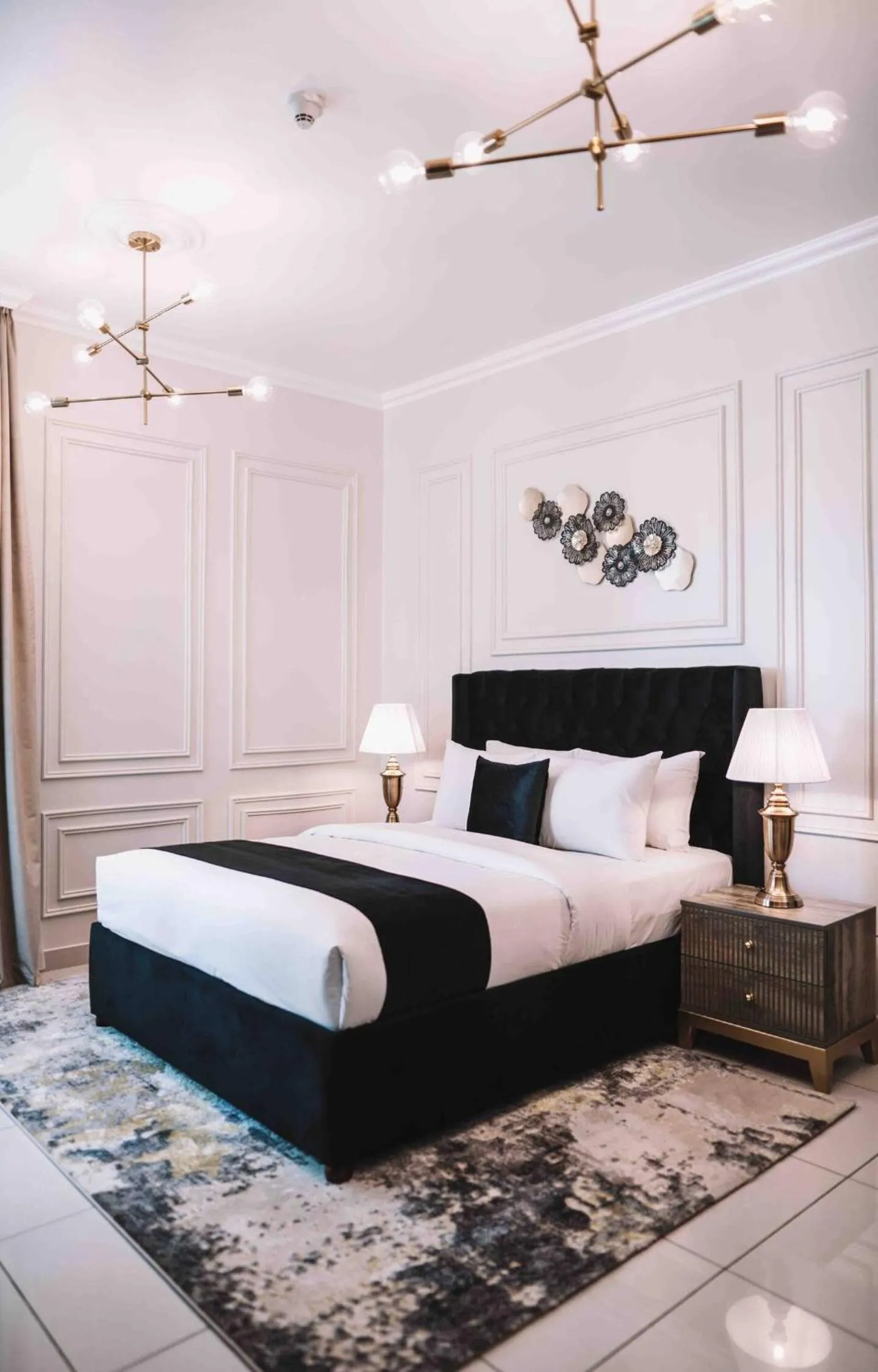 Gorgeous City And Sea Views From A High-rise Suite