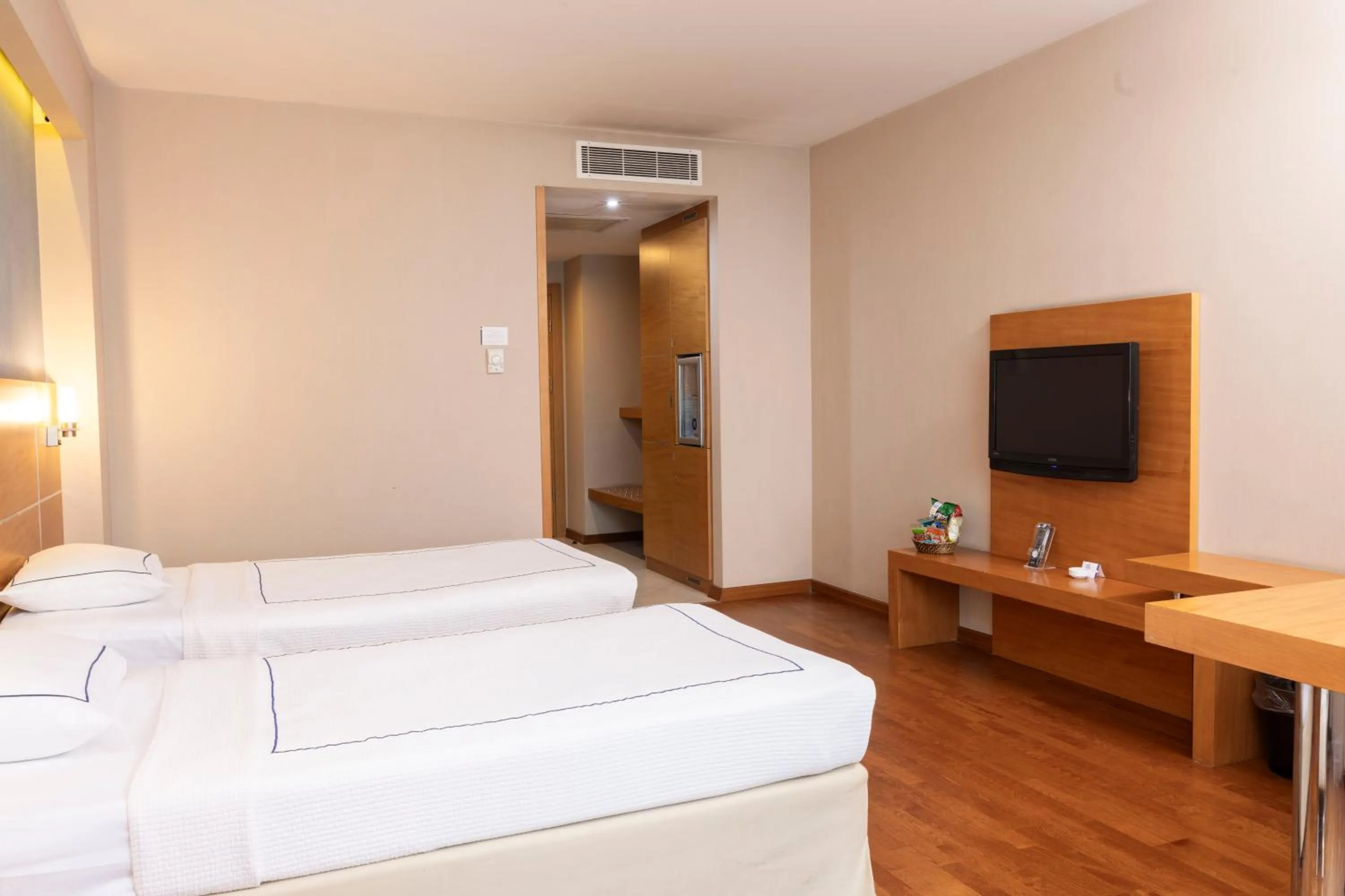 Bedroom, Bed in Anemon Kent Çiğli Otel