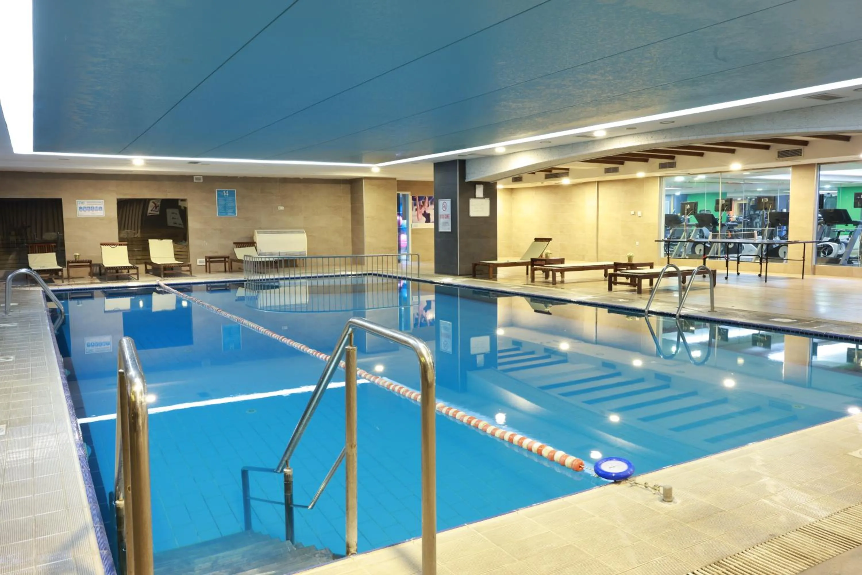 Pool view in Anemon Kent Çiğli Otel