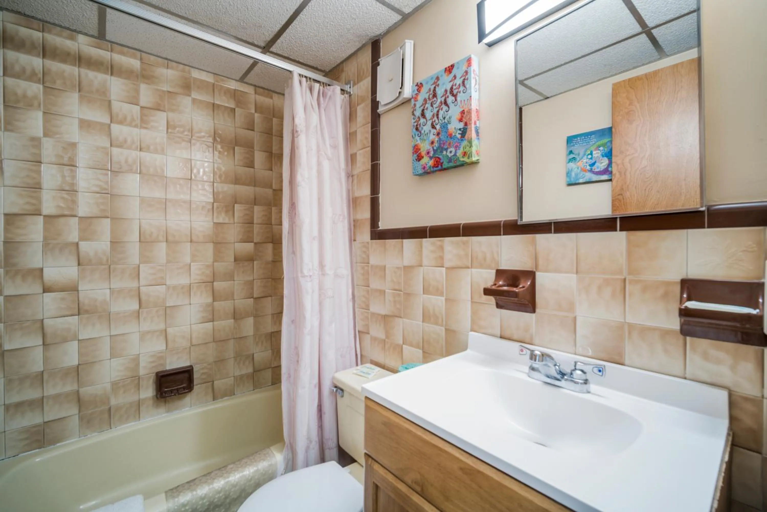 Bathroom in Sahara Motel