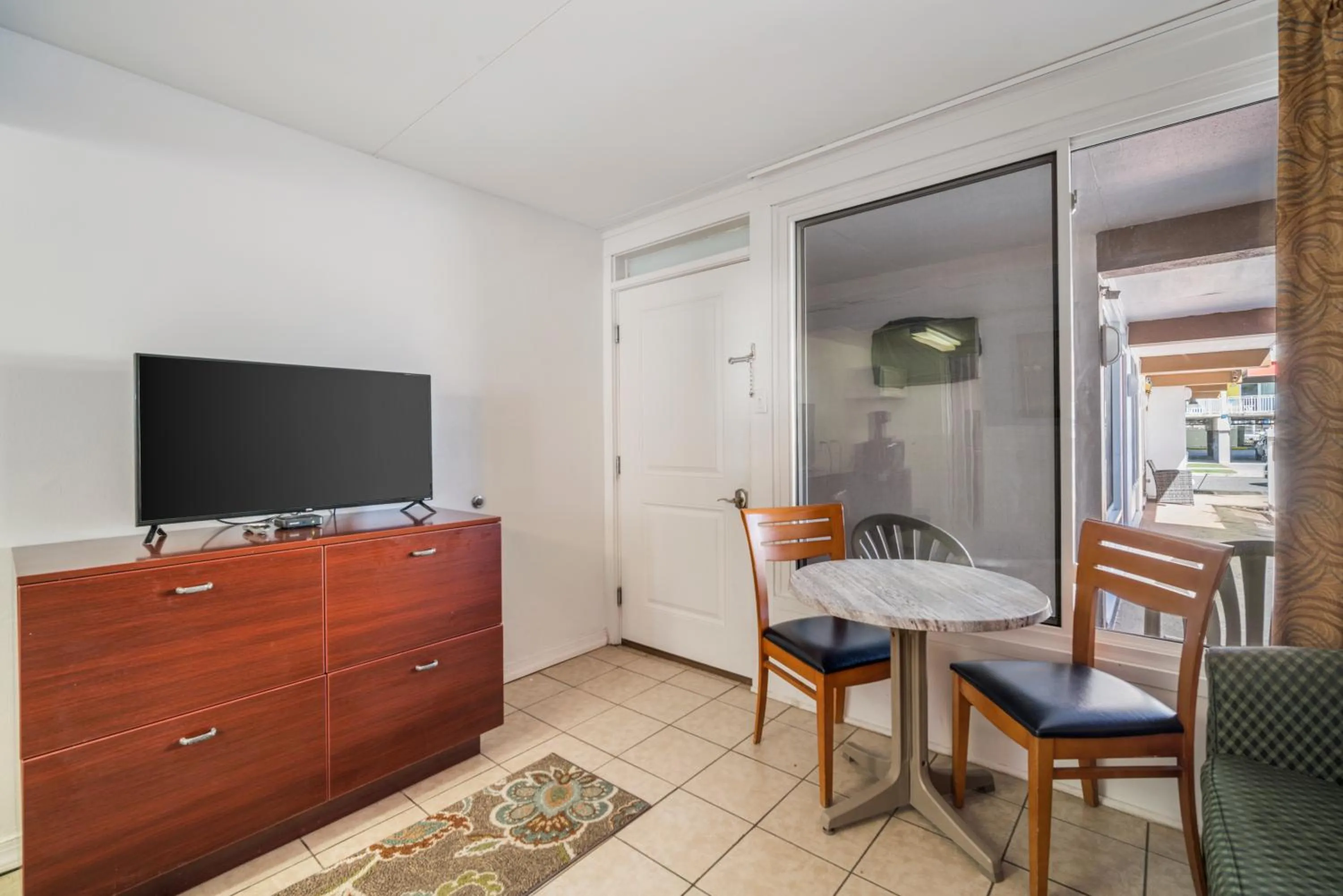 Living room in Sahara Motel