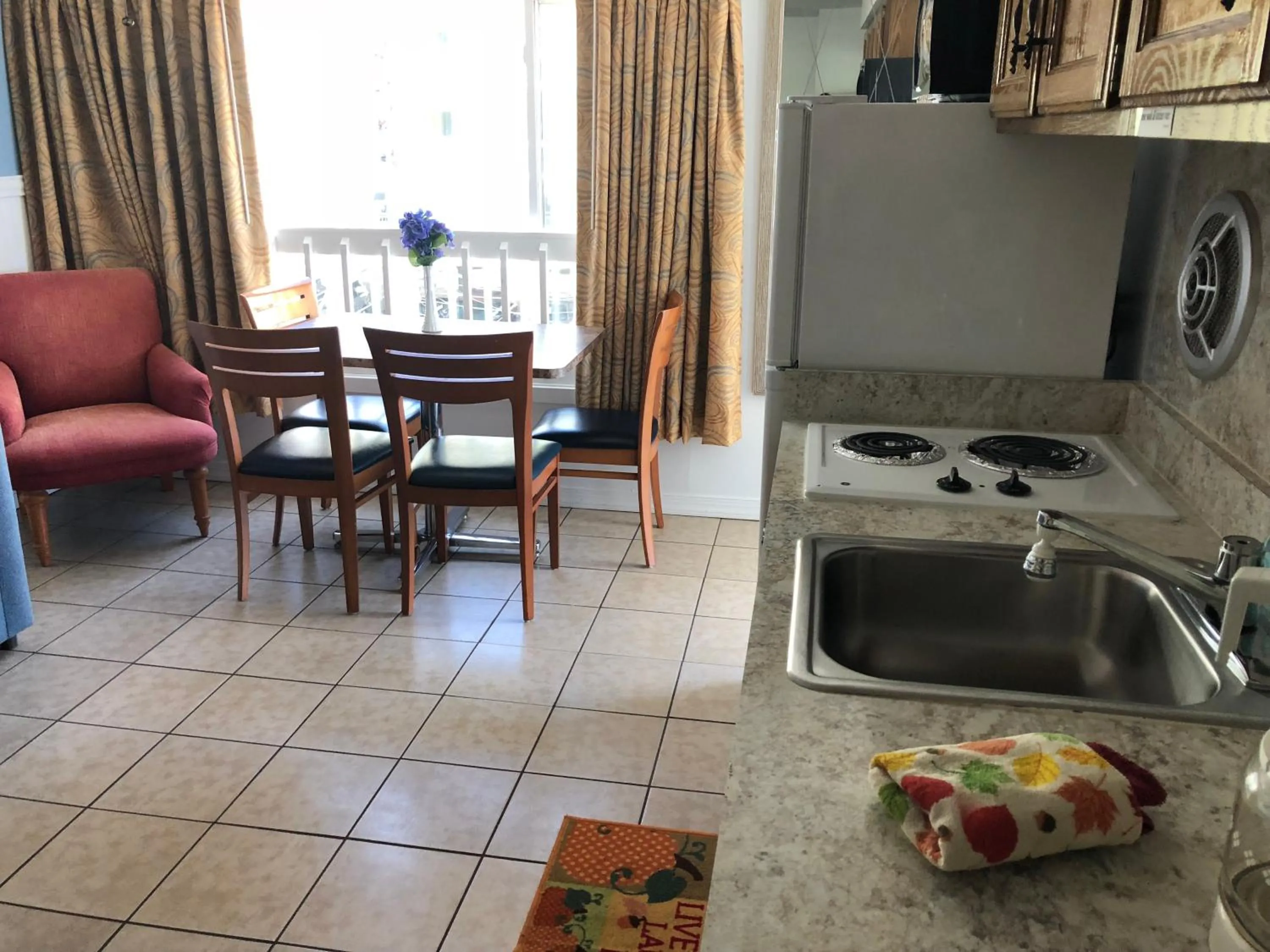 Kitchen or kitchenette in Sahara Motel