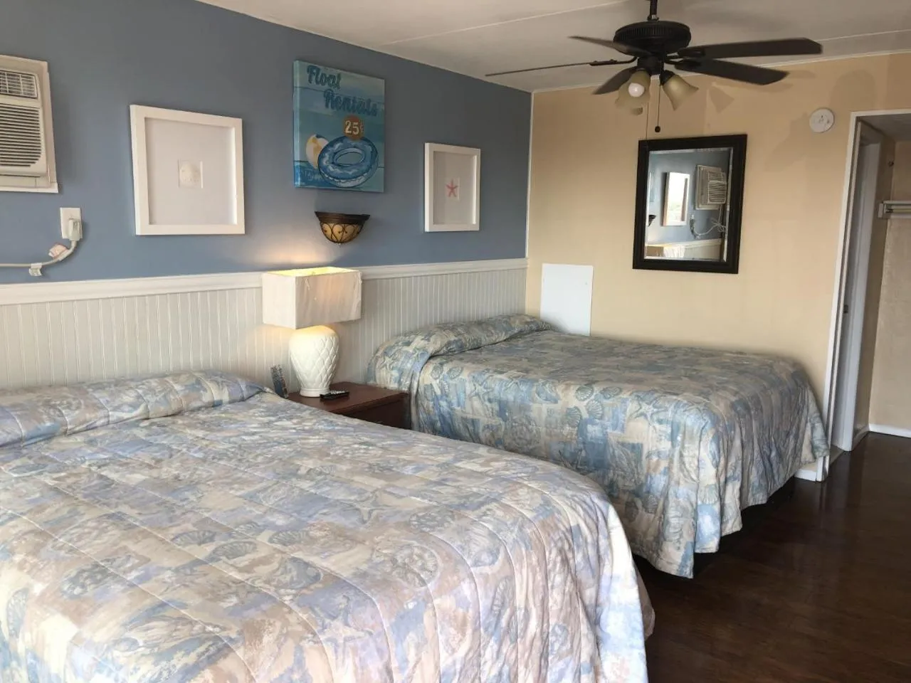 Photo of the whole room, Bed in Sahara Motel