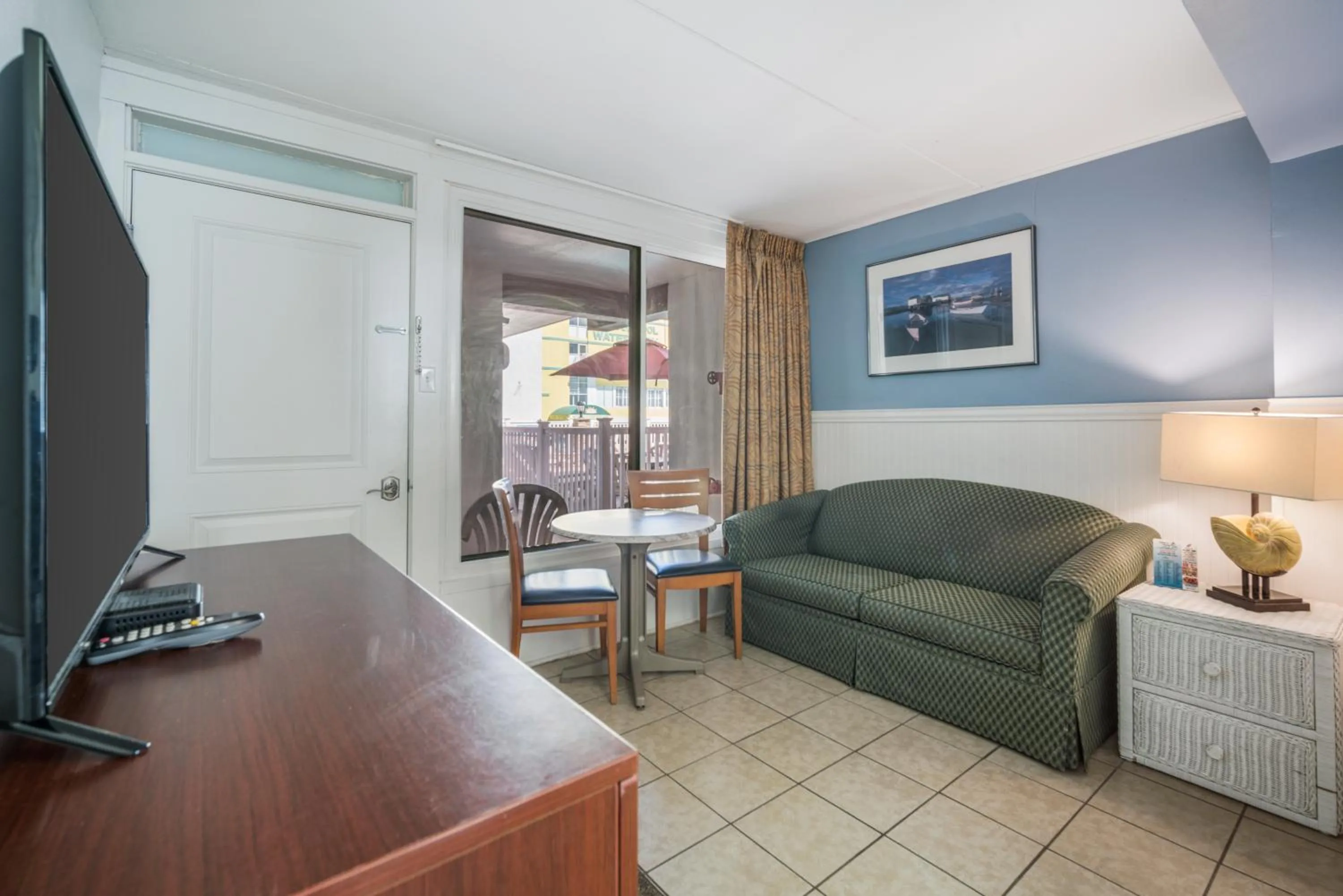 Living room in Sahara Motel