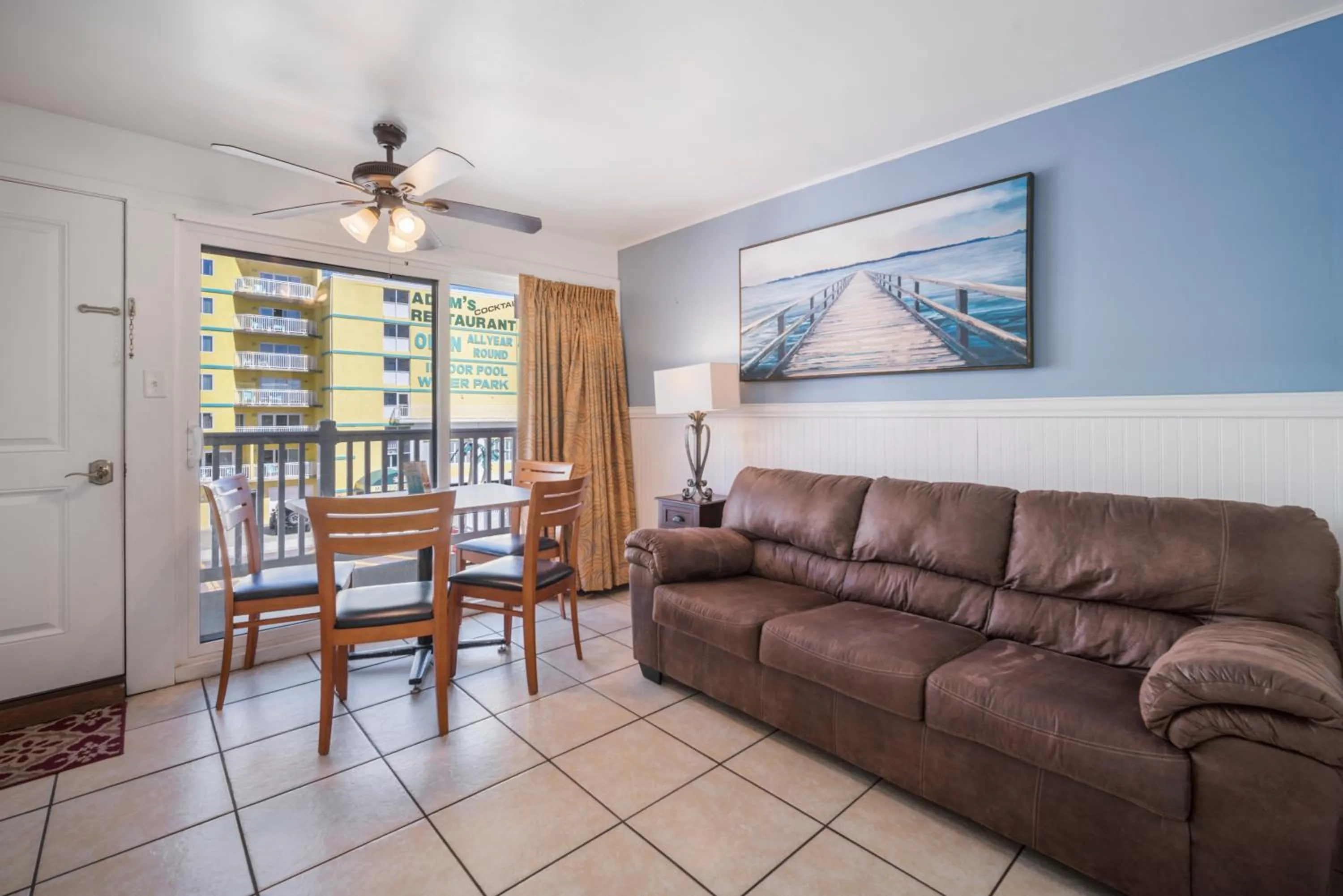 Living room in Sahara Motel