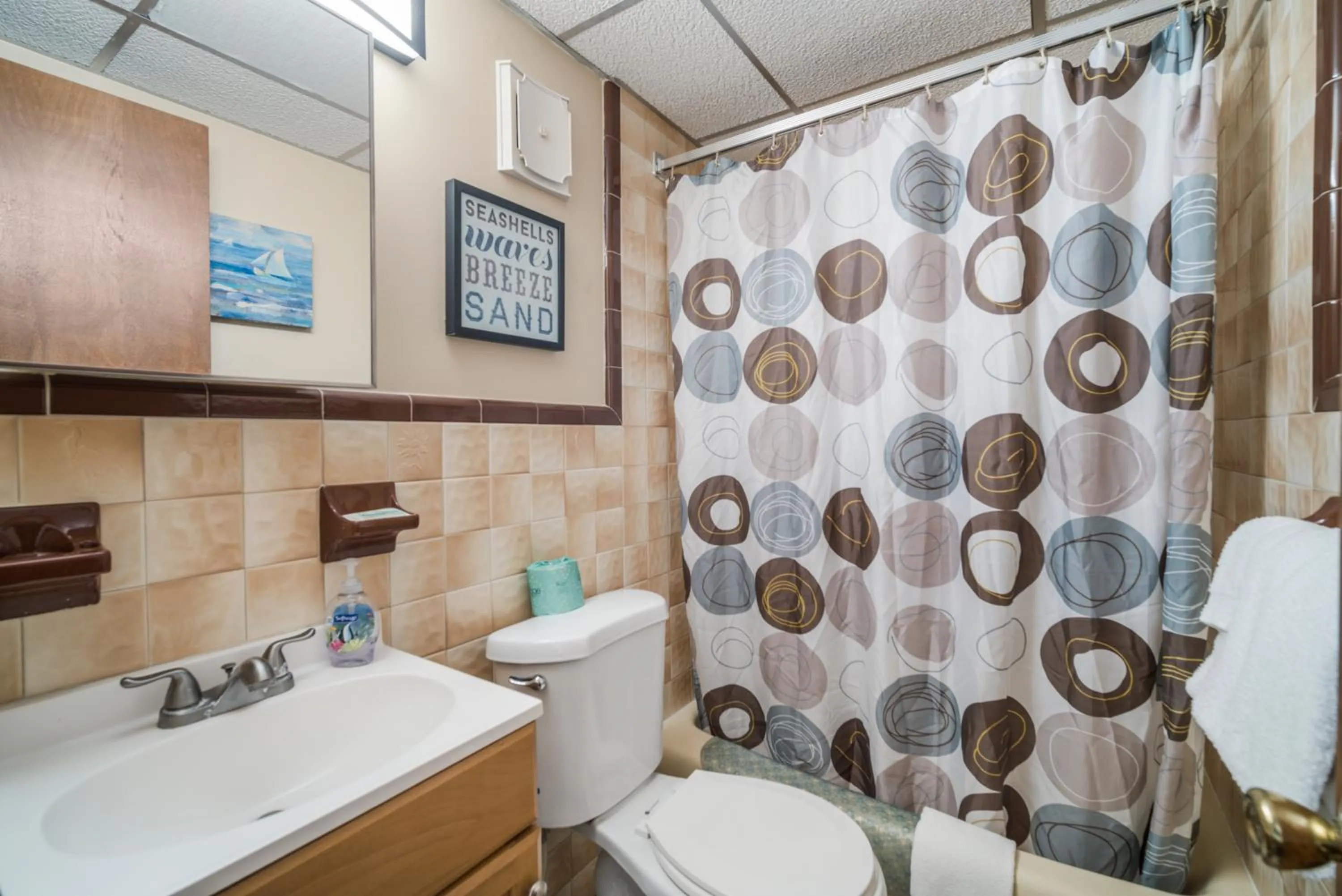 Bathroom in Sahara Motel