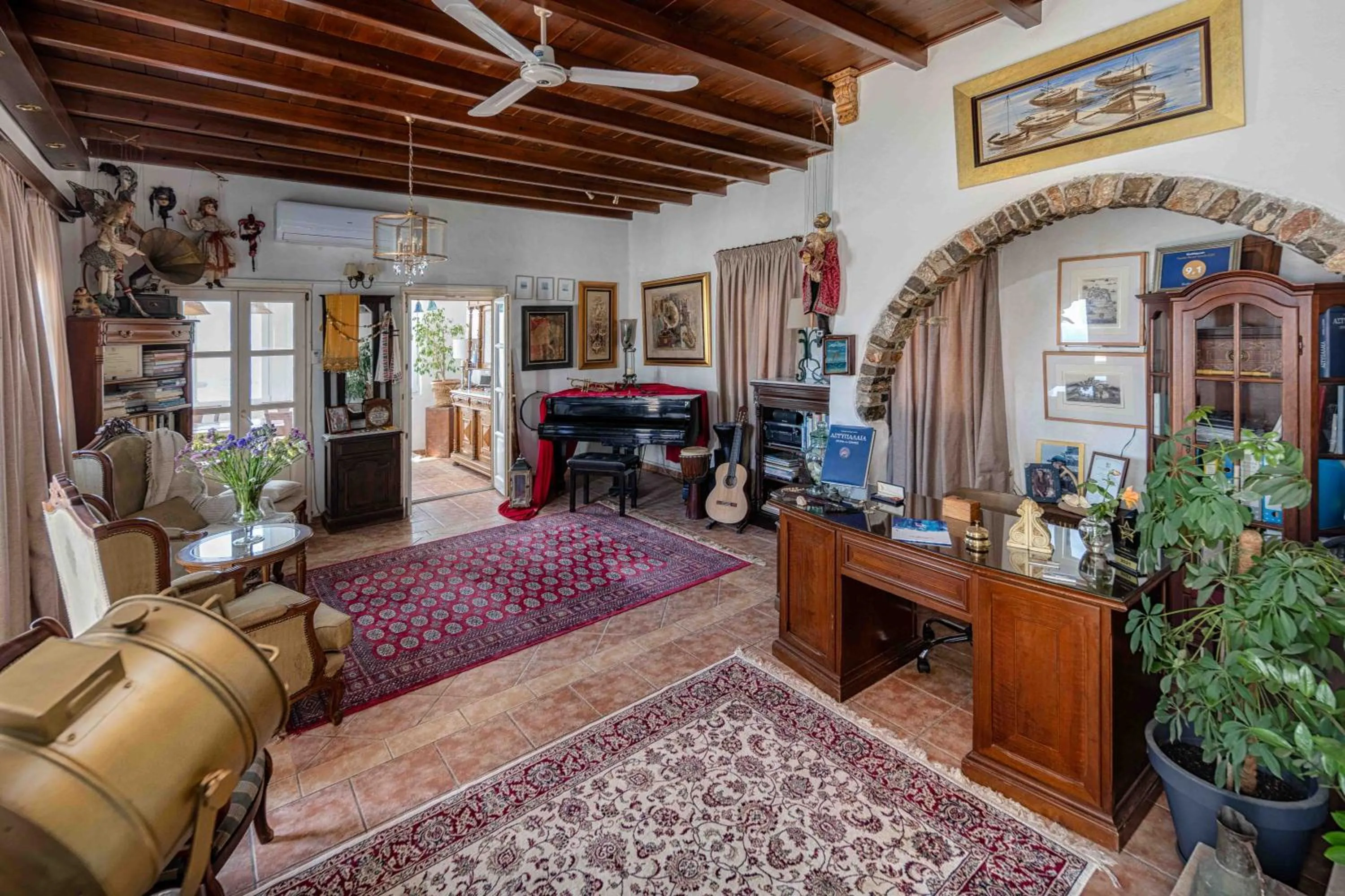 Communal lounge/ TV room in Studios Kilindra