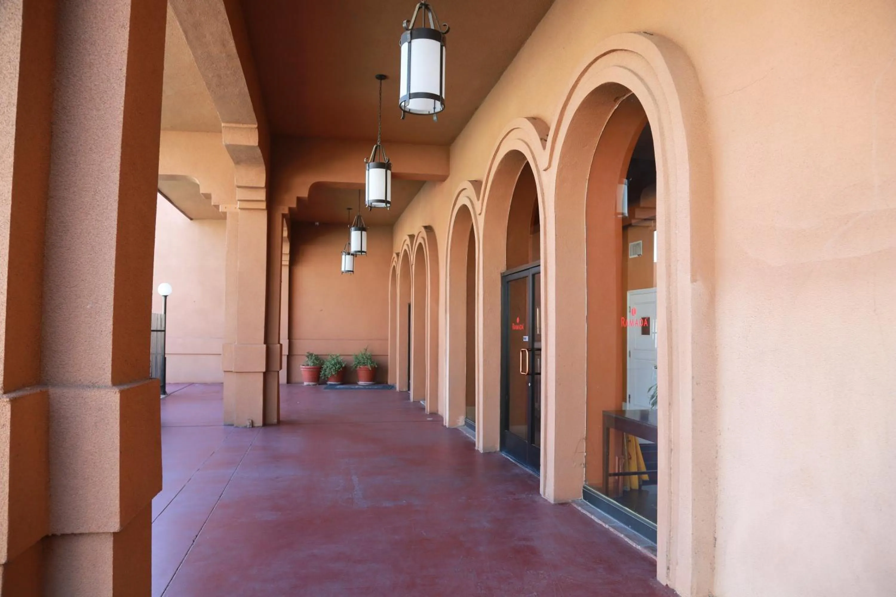 Facade/entrance in Ramada by Wyndham Fresno North