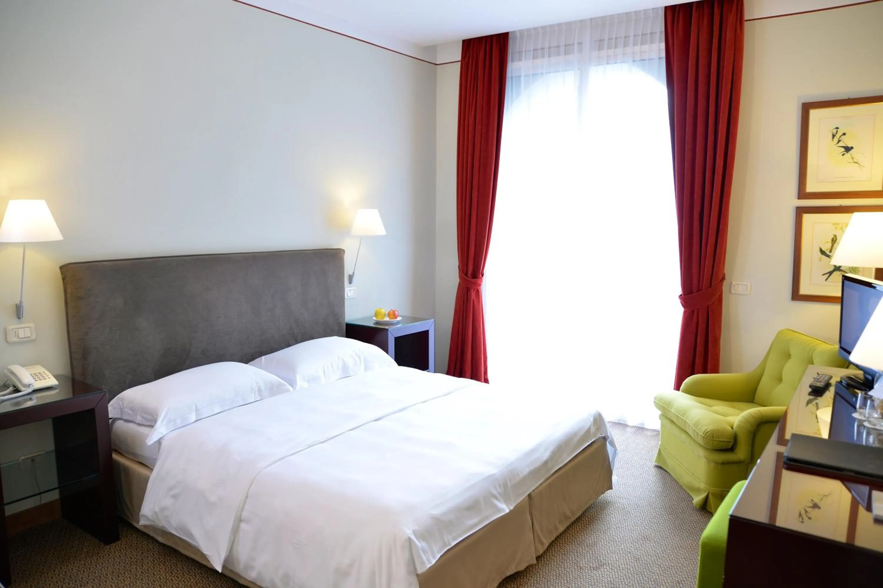 Photo of the whole room, Bed in Villa Miravalle