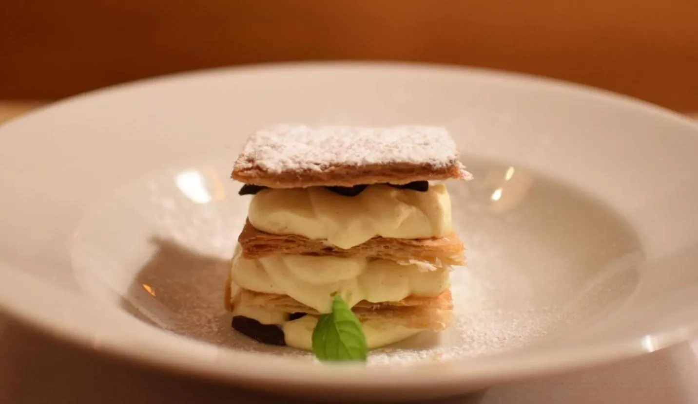 Restaurant/places to eat in Villa Miravalle