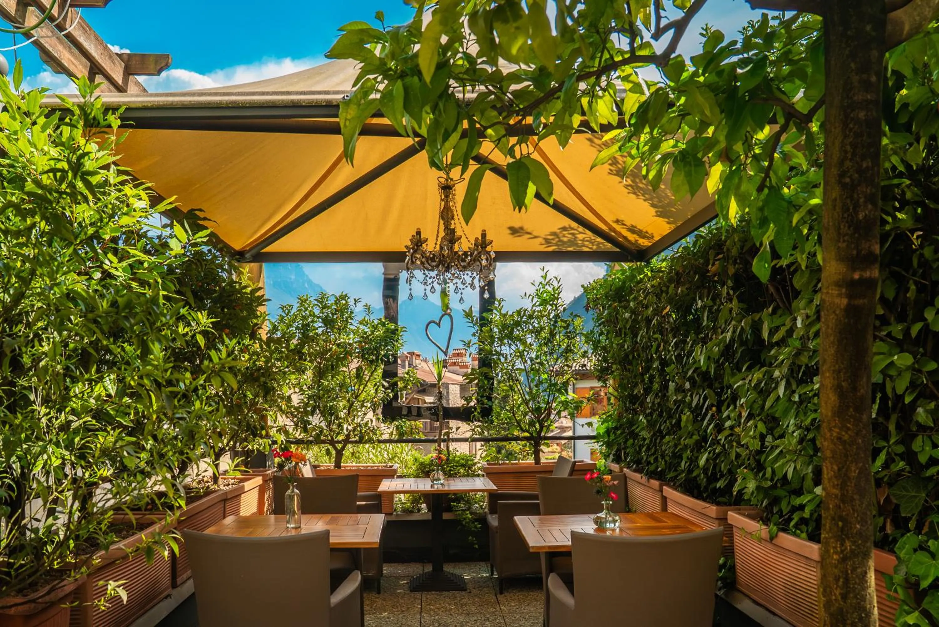 Restaurant/places to eat in Villa Miravalle