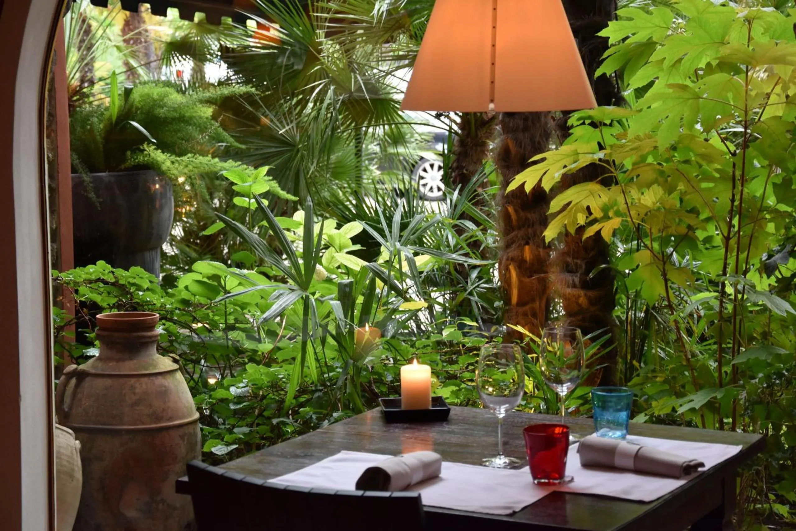 Restaurant/places to eat in Villa Miravalle