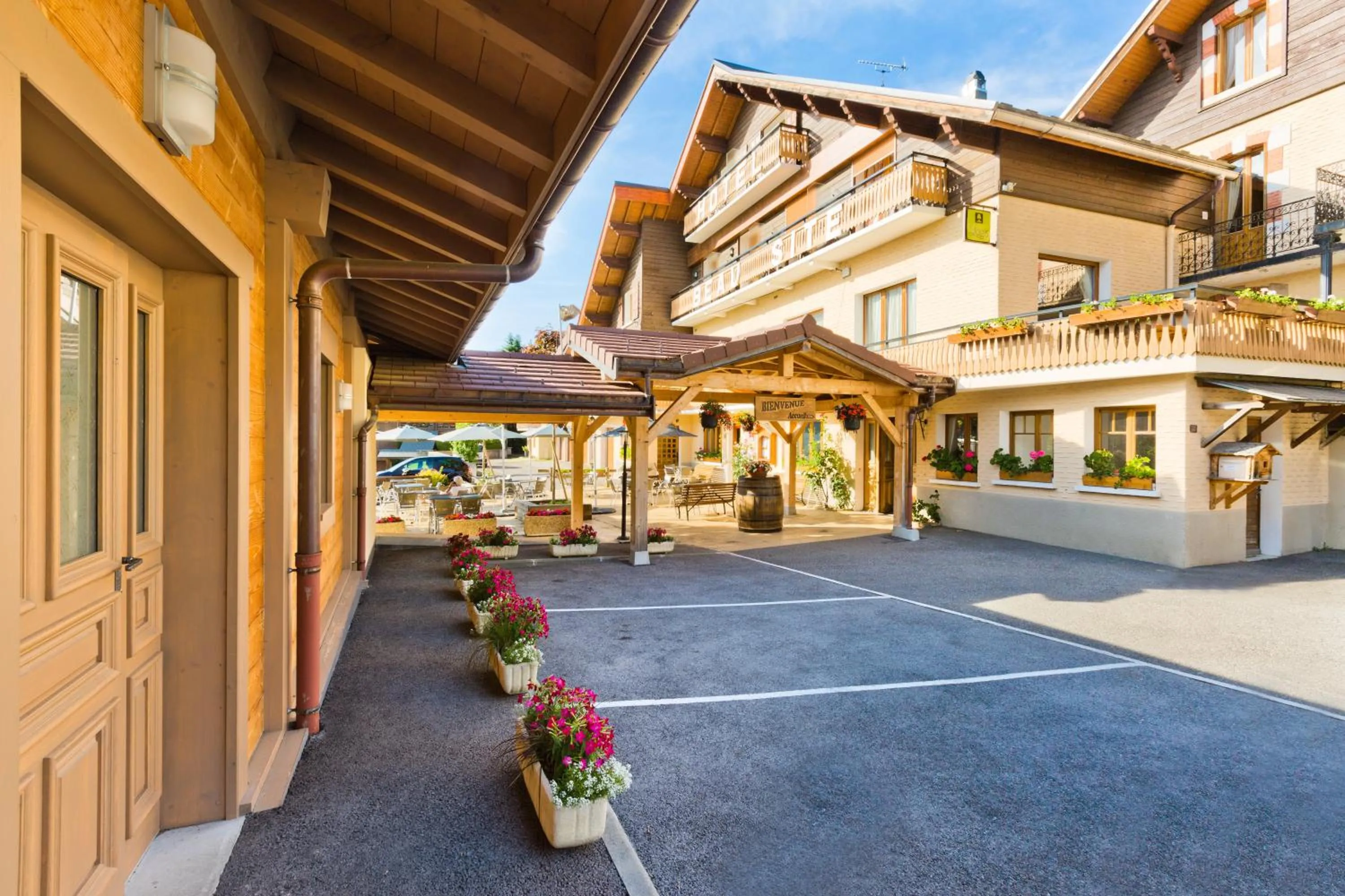 Facade/entrance in Logis Hotel & Spa Beau-Site