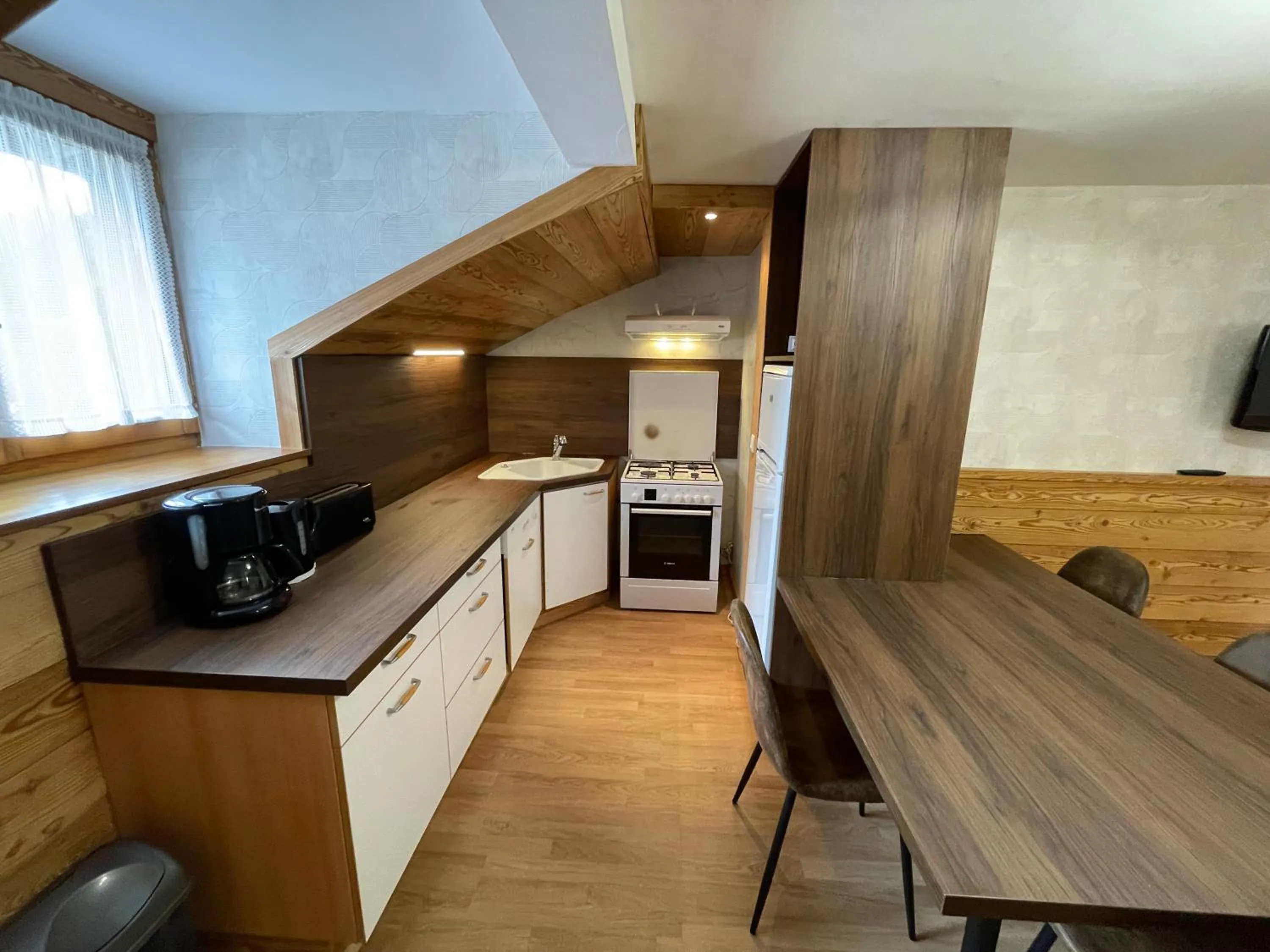 kitchen in Logis Hotel & Spa Beau-Site