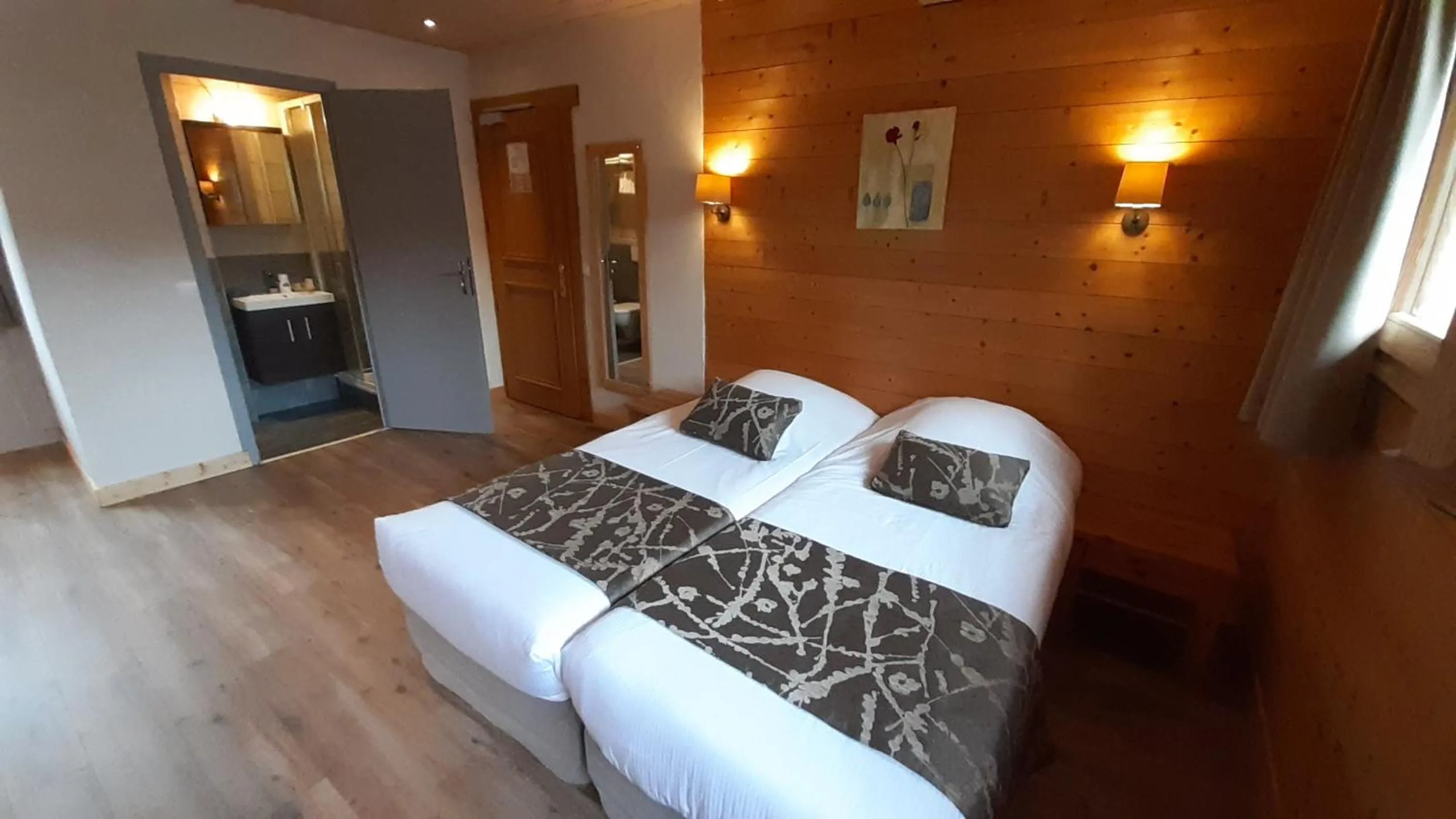 Bedroom, Bed in Logis Hotel & Spa Beau-Site