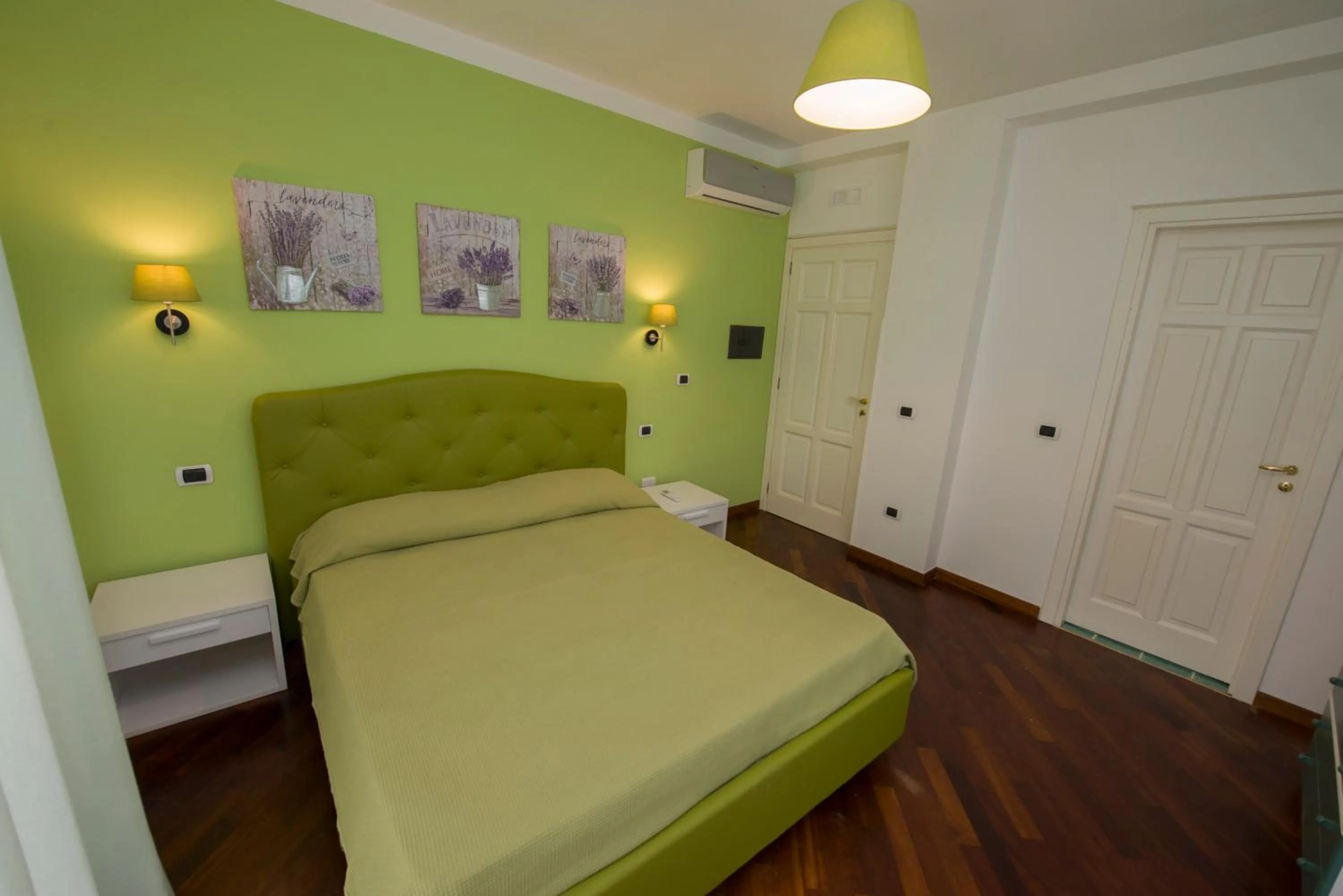 Photo of the whole room, Bed in Passo del Cavaliere