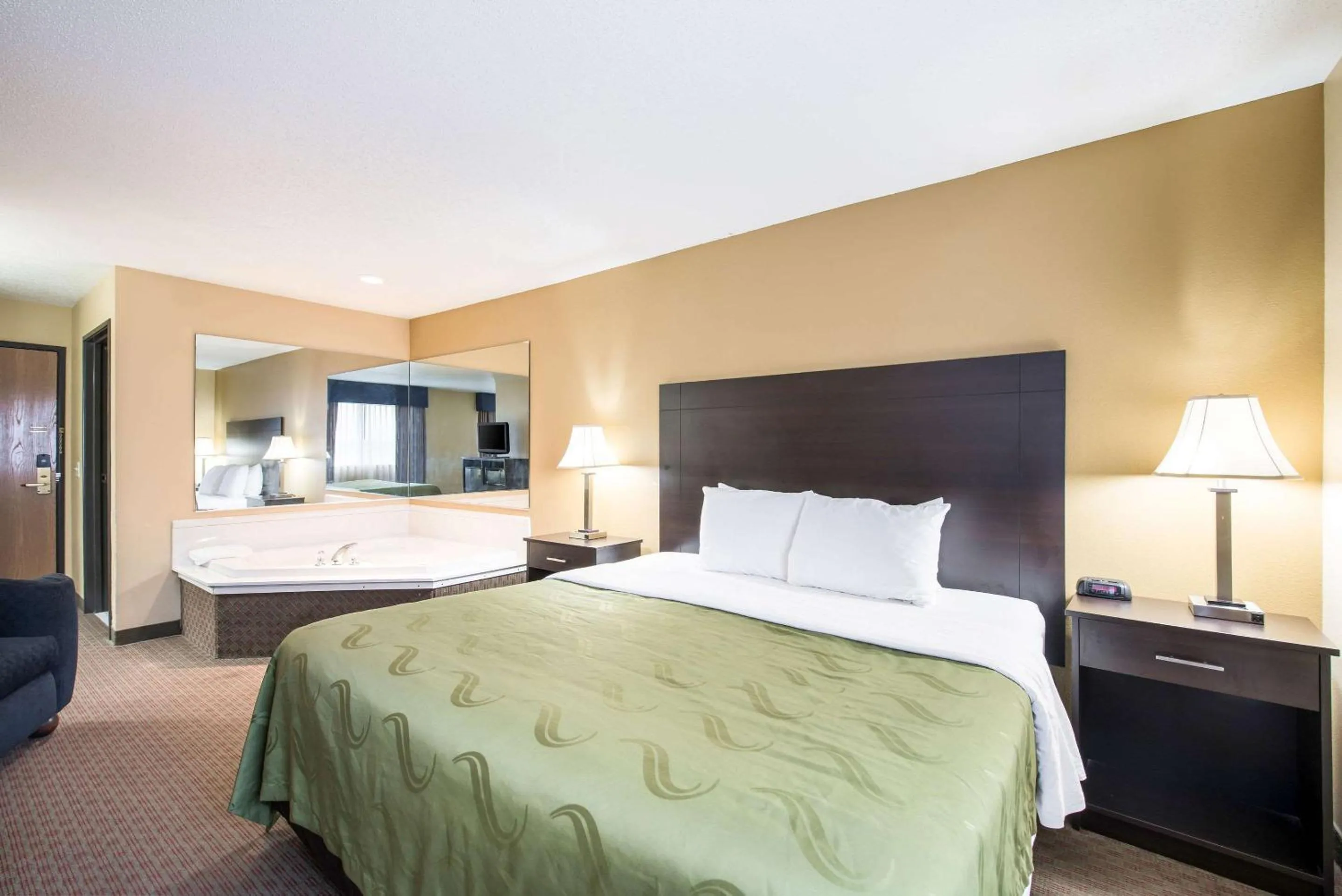 Photo of the whole room, Bed in Quality Inn & Suites Menomonie