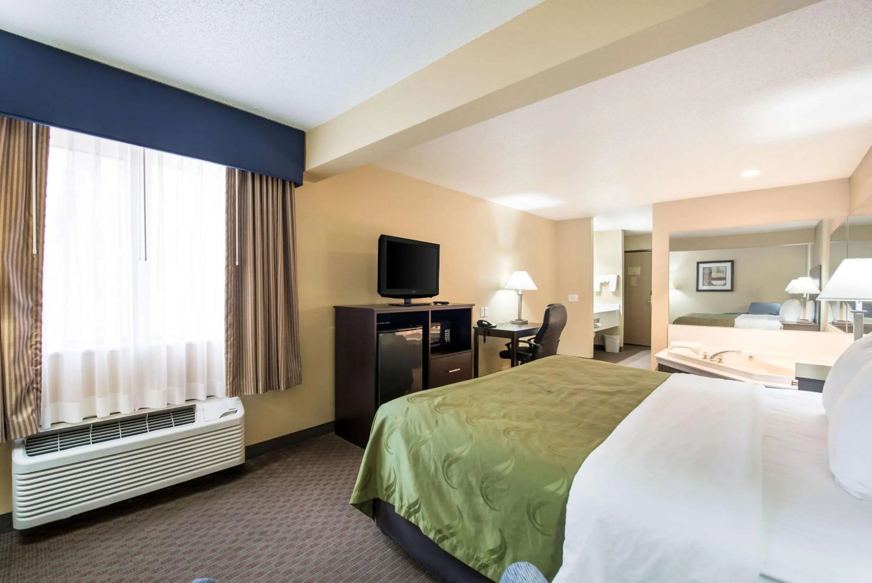 Photo of the whole room, Bed in Quality Inn & Suites Menomonie