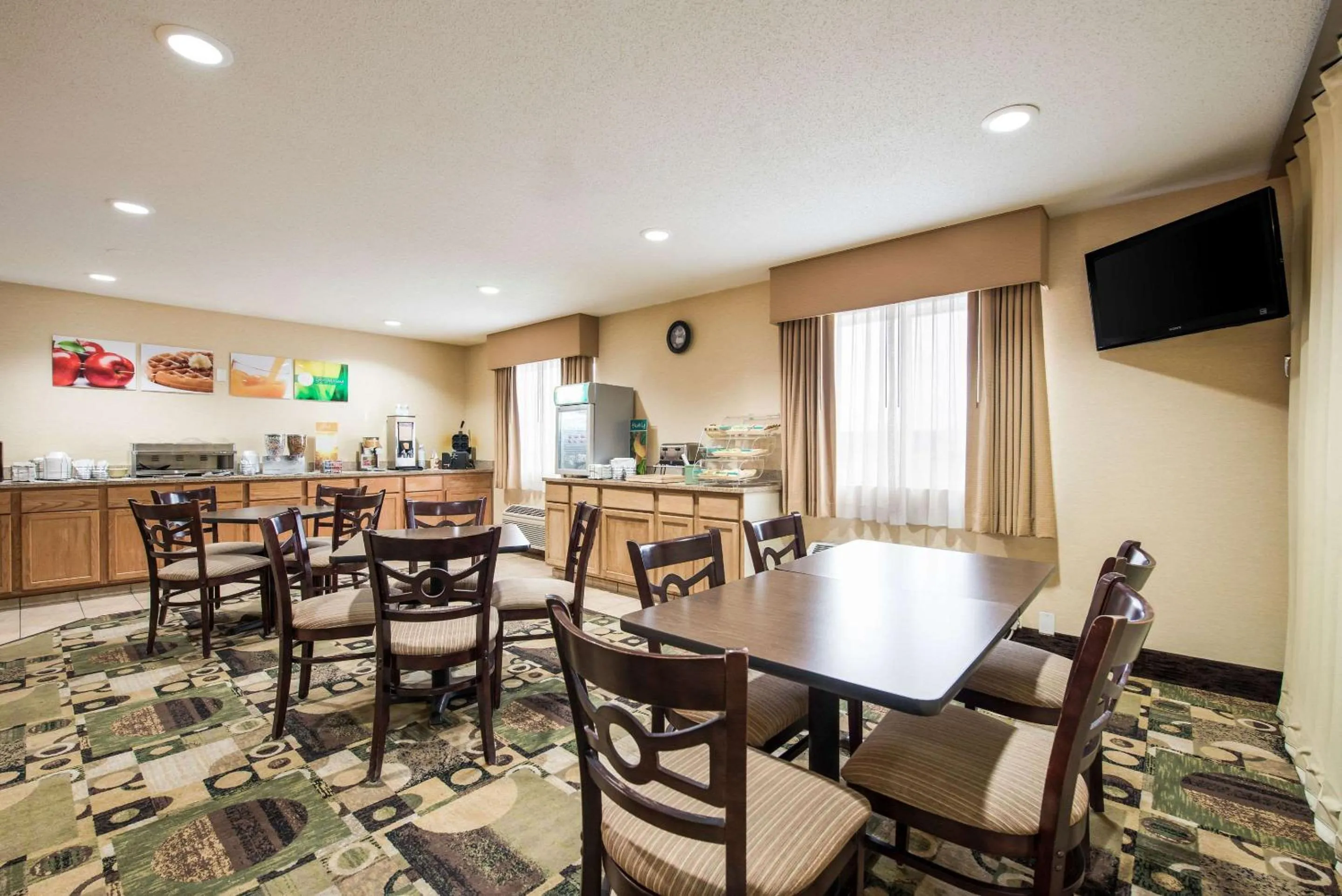 Restaurant/places to eat in Quality Inn & Suites Menomonie